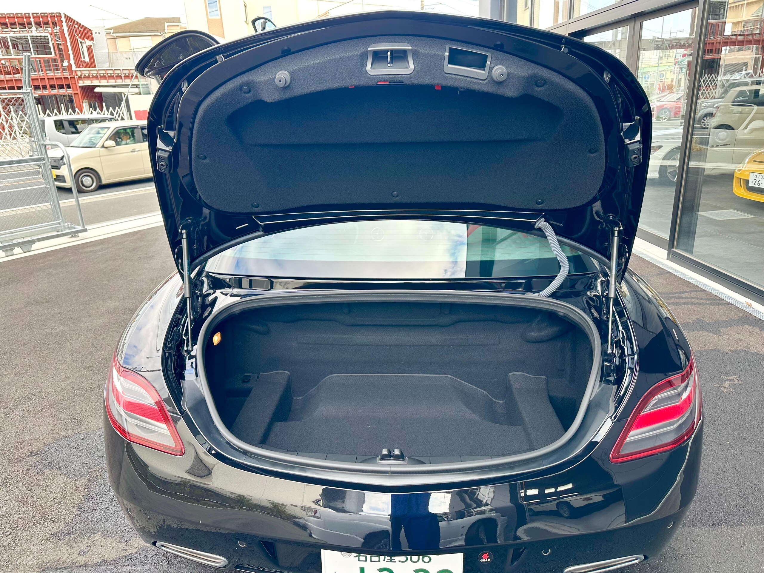 2010 Mercedes Benz SLS AMG — Photo 21 / 25