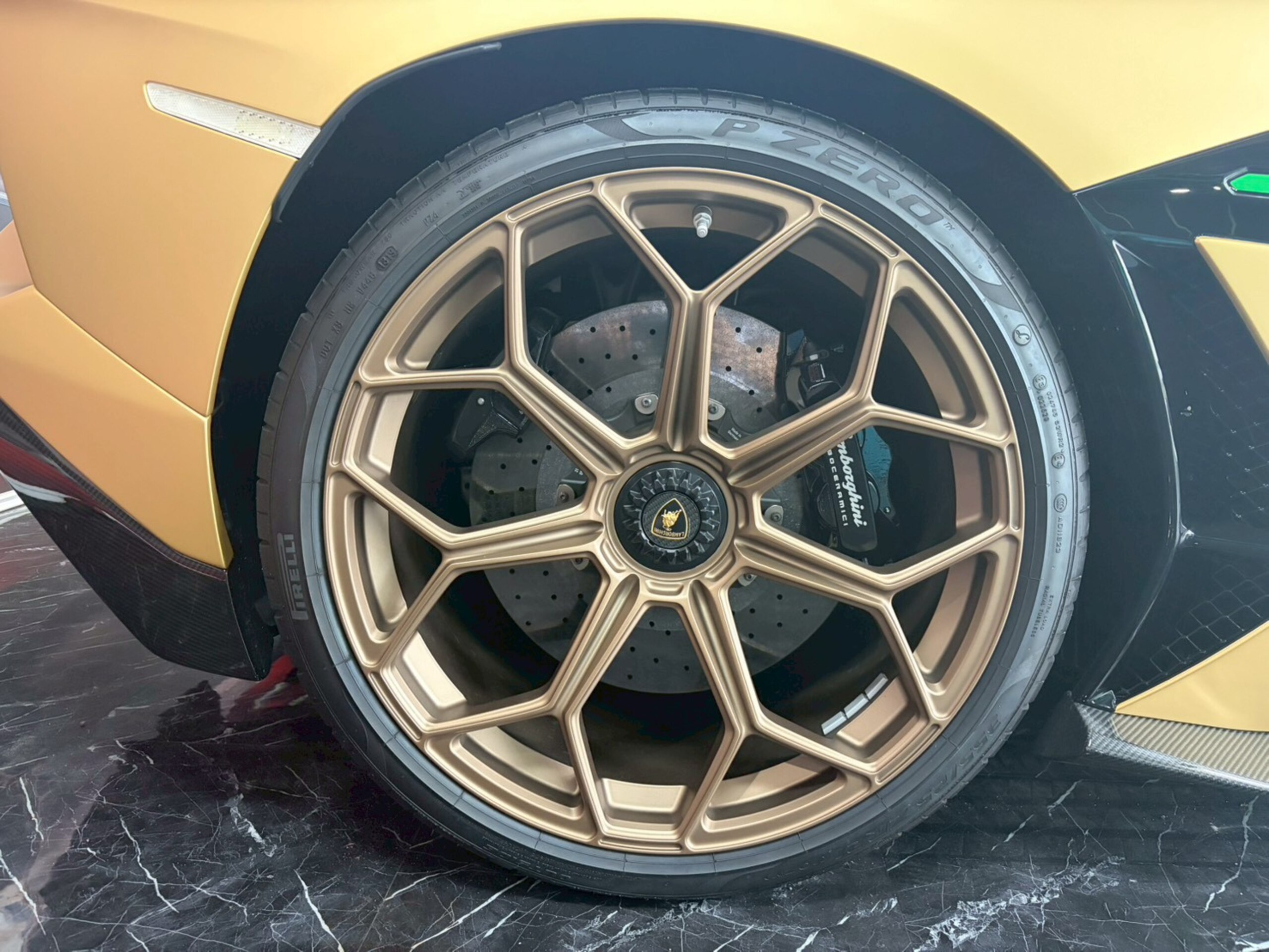 2019 Lamborghini Aventador SVJ — Photo 38 / 41