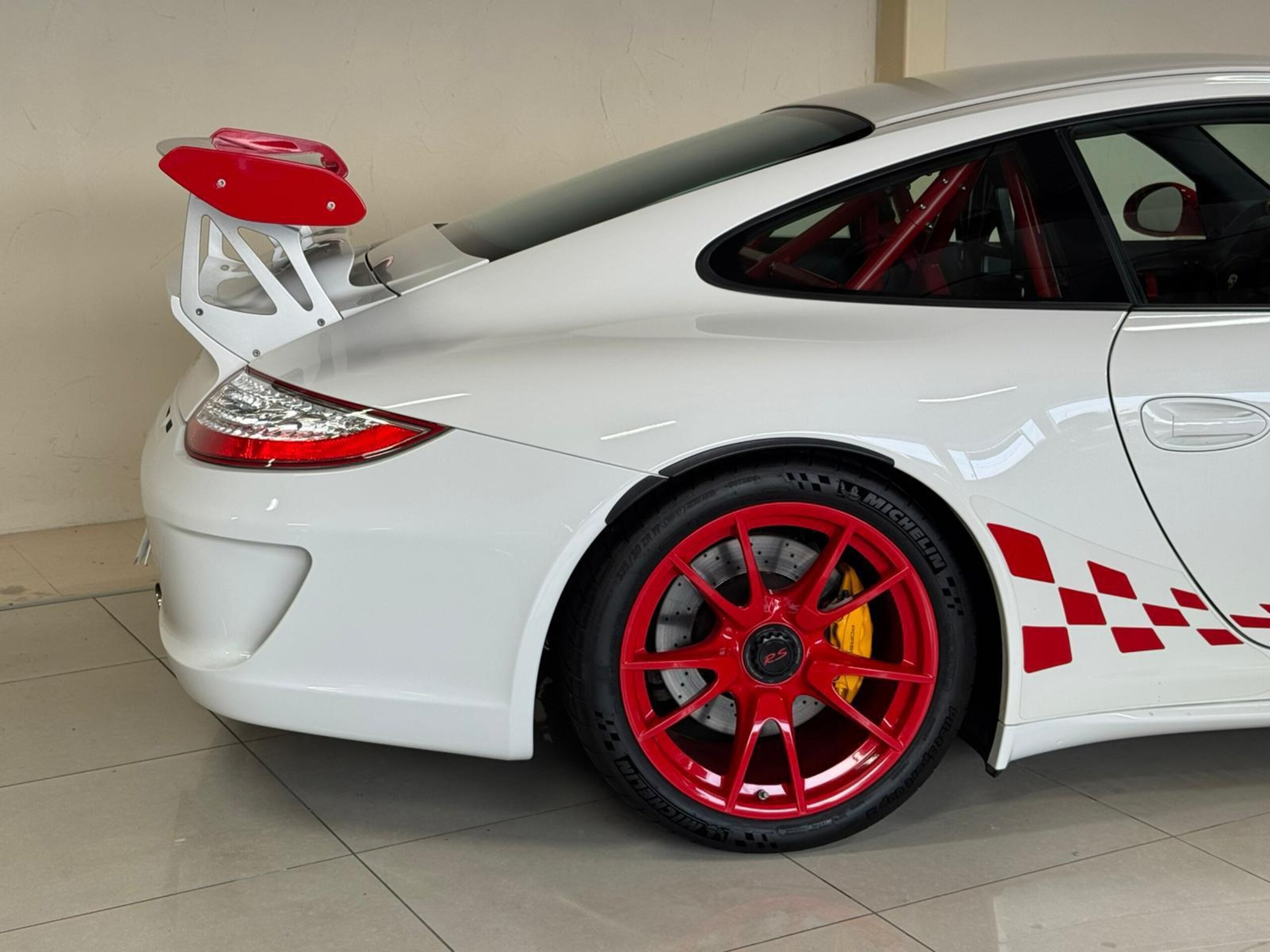 2011 Porsche 911 GT3 RS — Photo 36 / 40