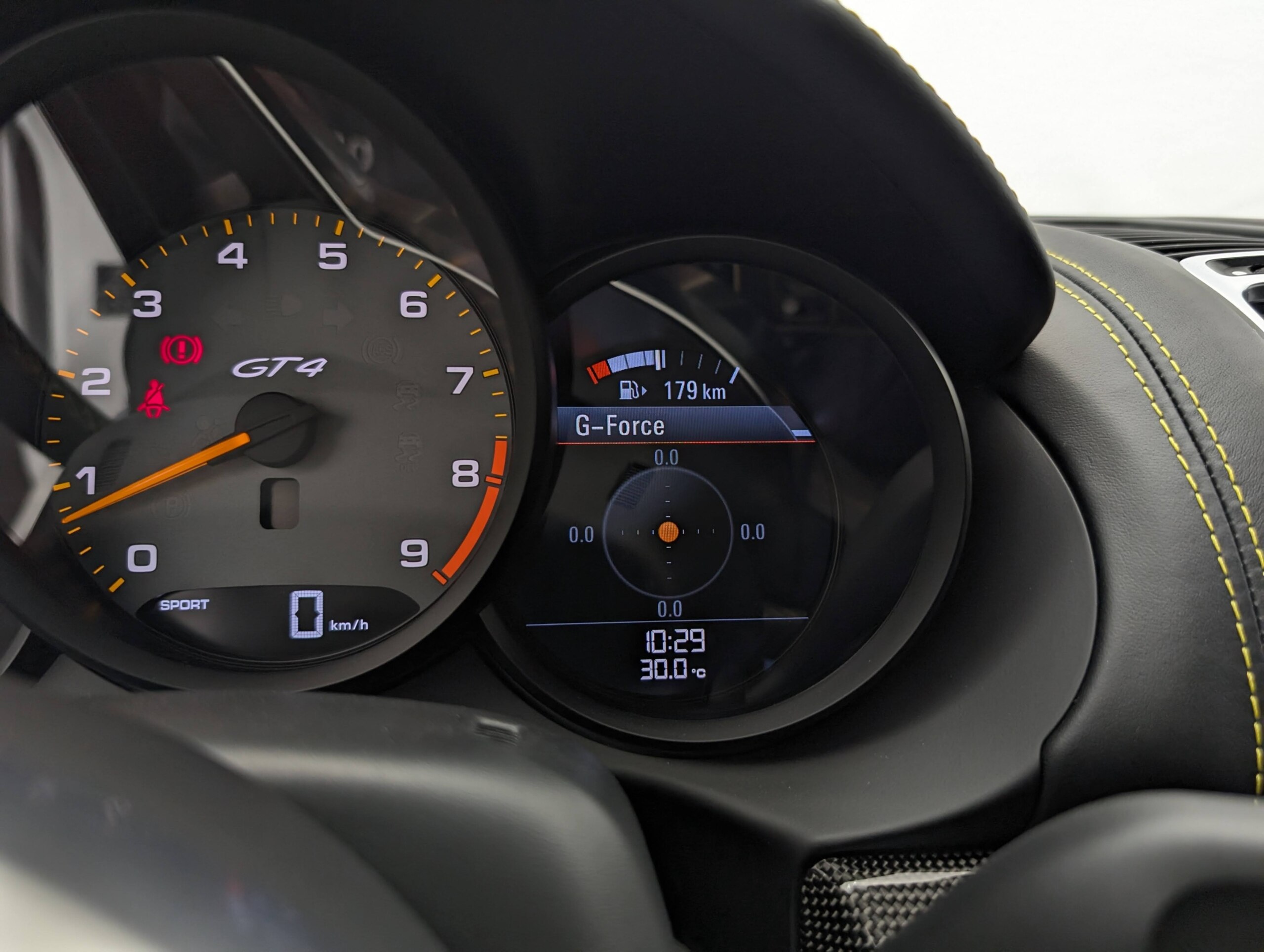 2016 Porsche Cayman GT4 — Photo 21 / 38