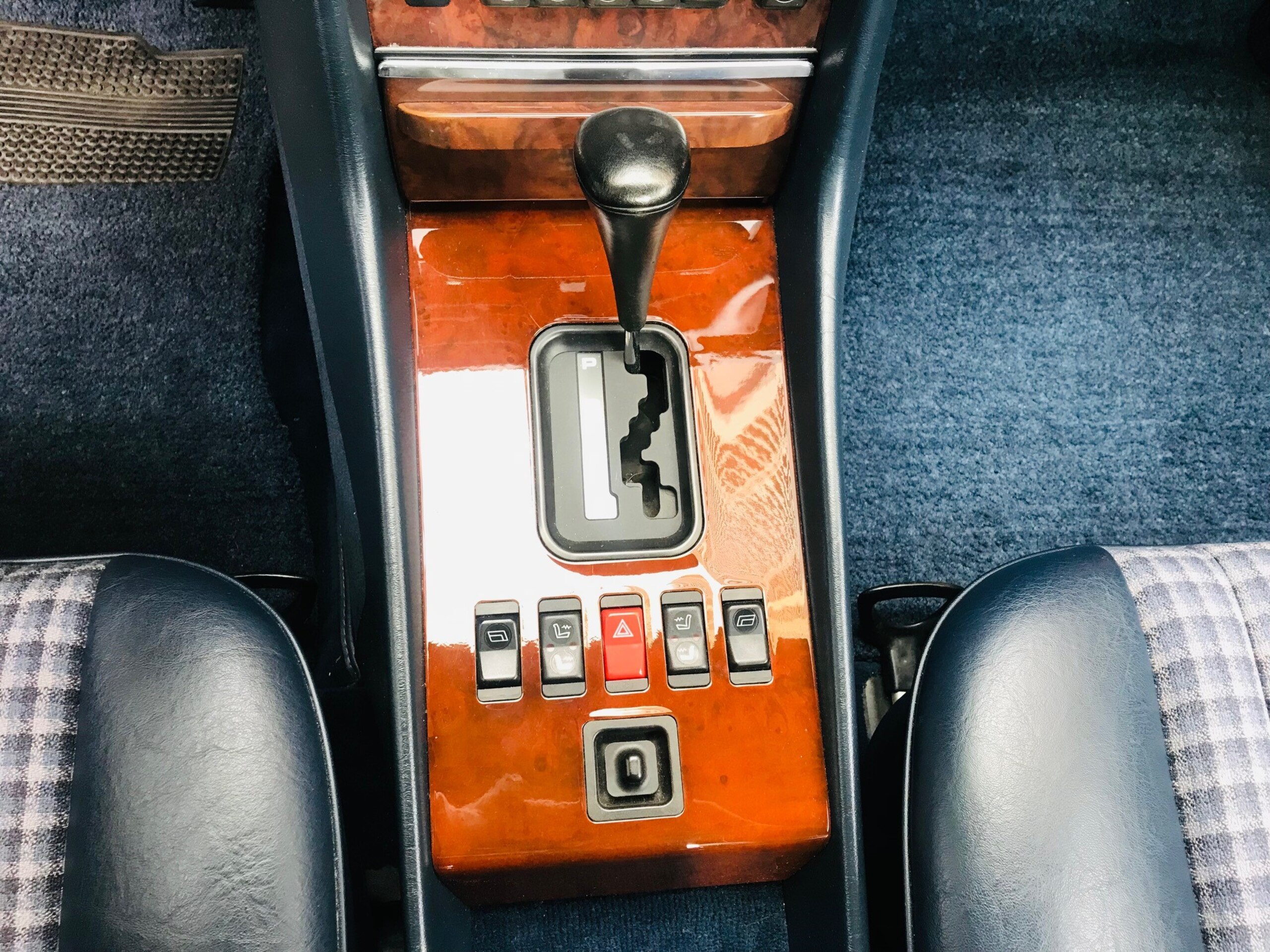 1987 Mercedes Benz SL560 — Photo 13 / 16