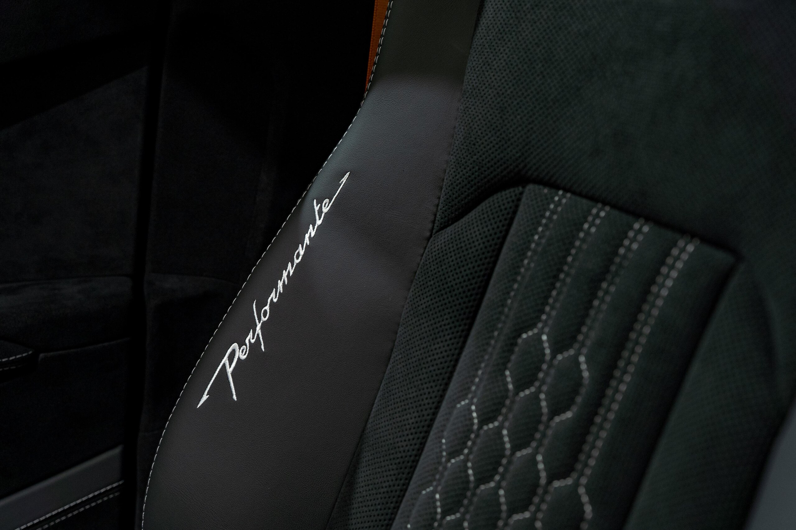 2025 Lamborghini Urus Performante — Photo 17 / 22