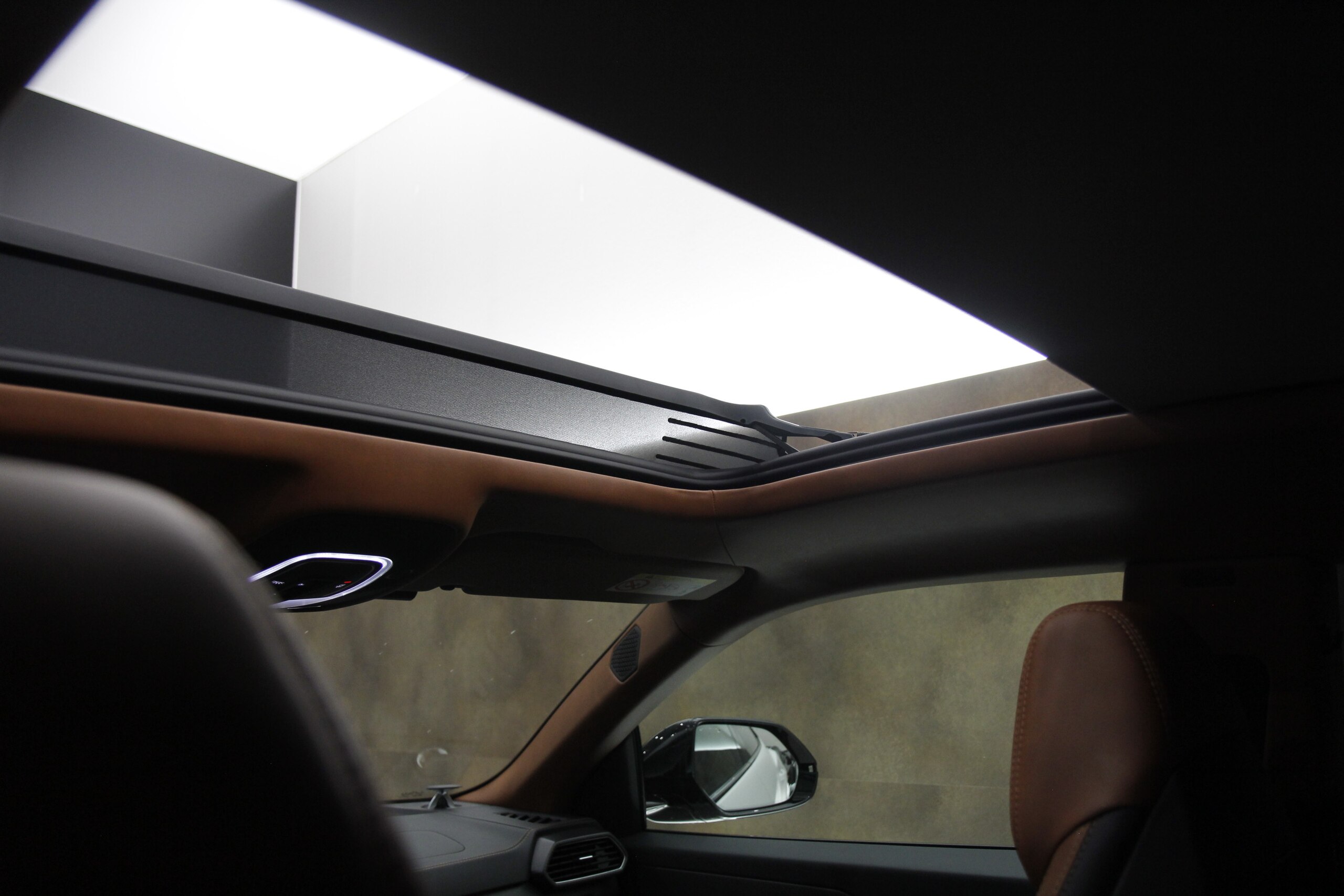2023 Lamborghini Urus — Photo 13 / 24