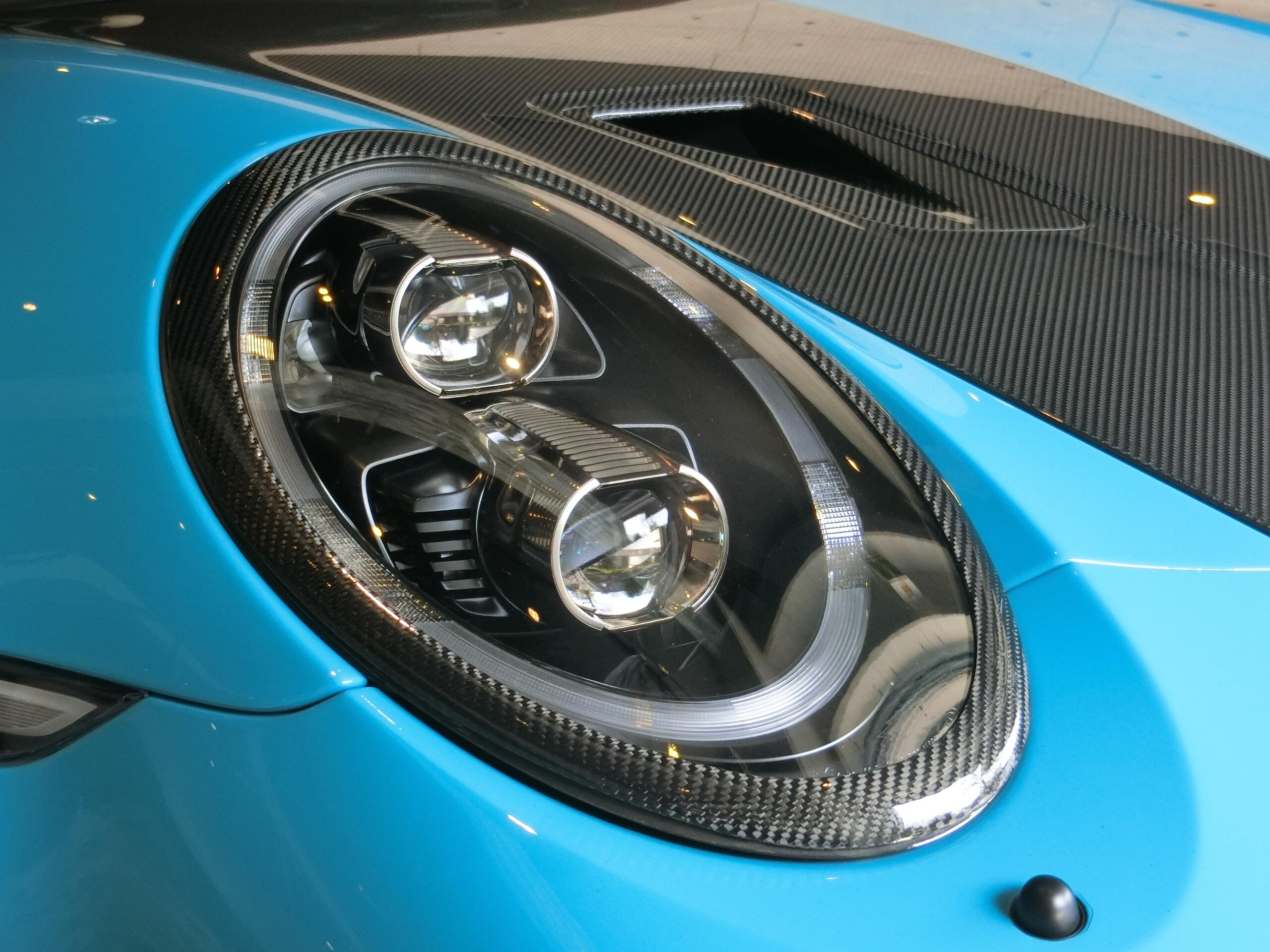 2019 Porsche 911 GT2 RS — Photo 16 / 18