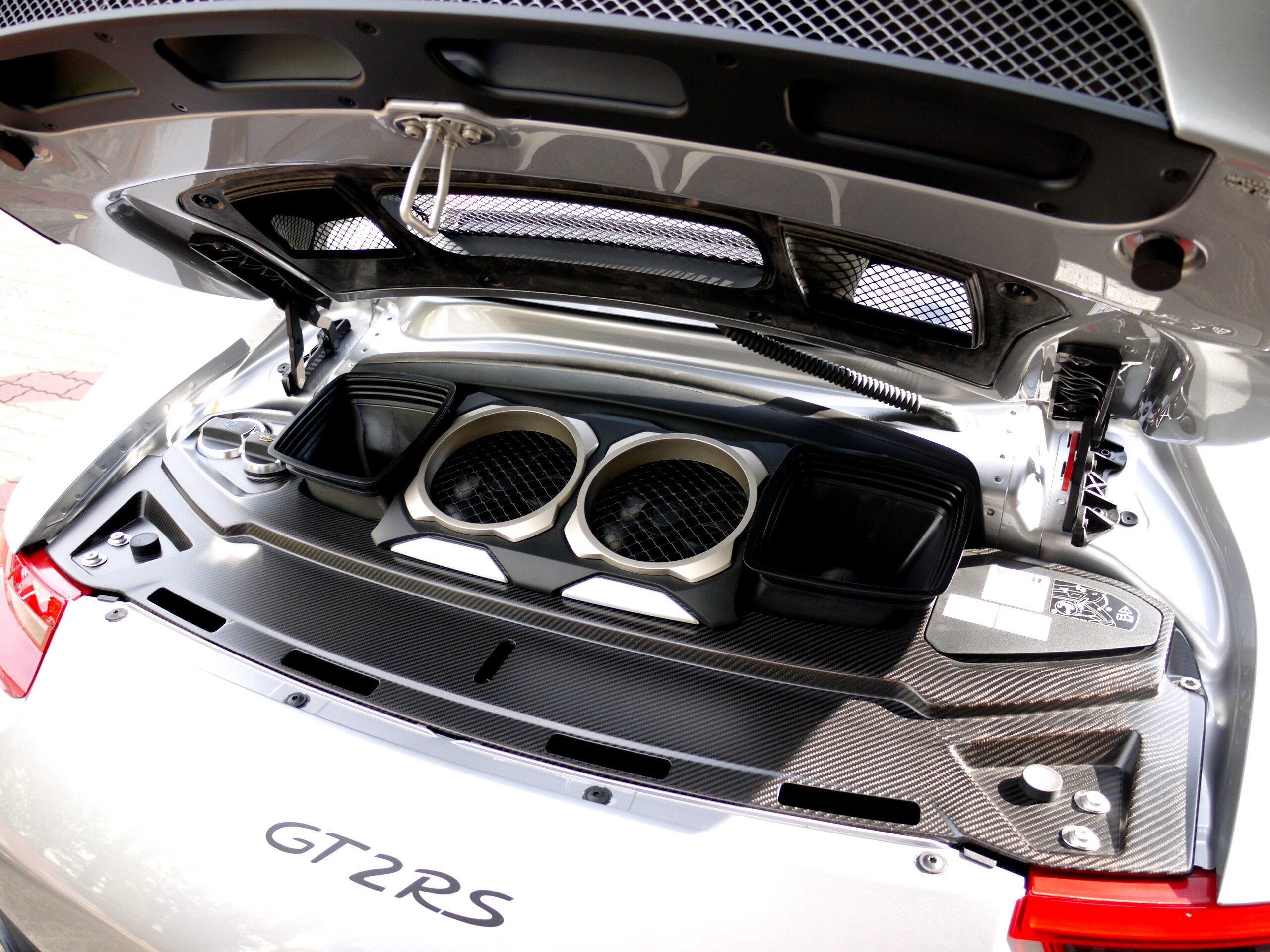 2019 Porsche 911 GT2 RS — Photo 11 / 12