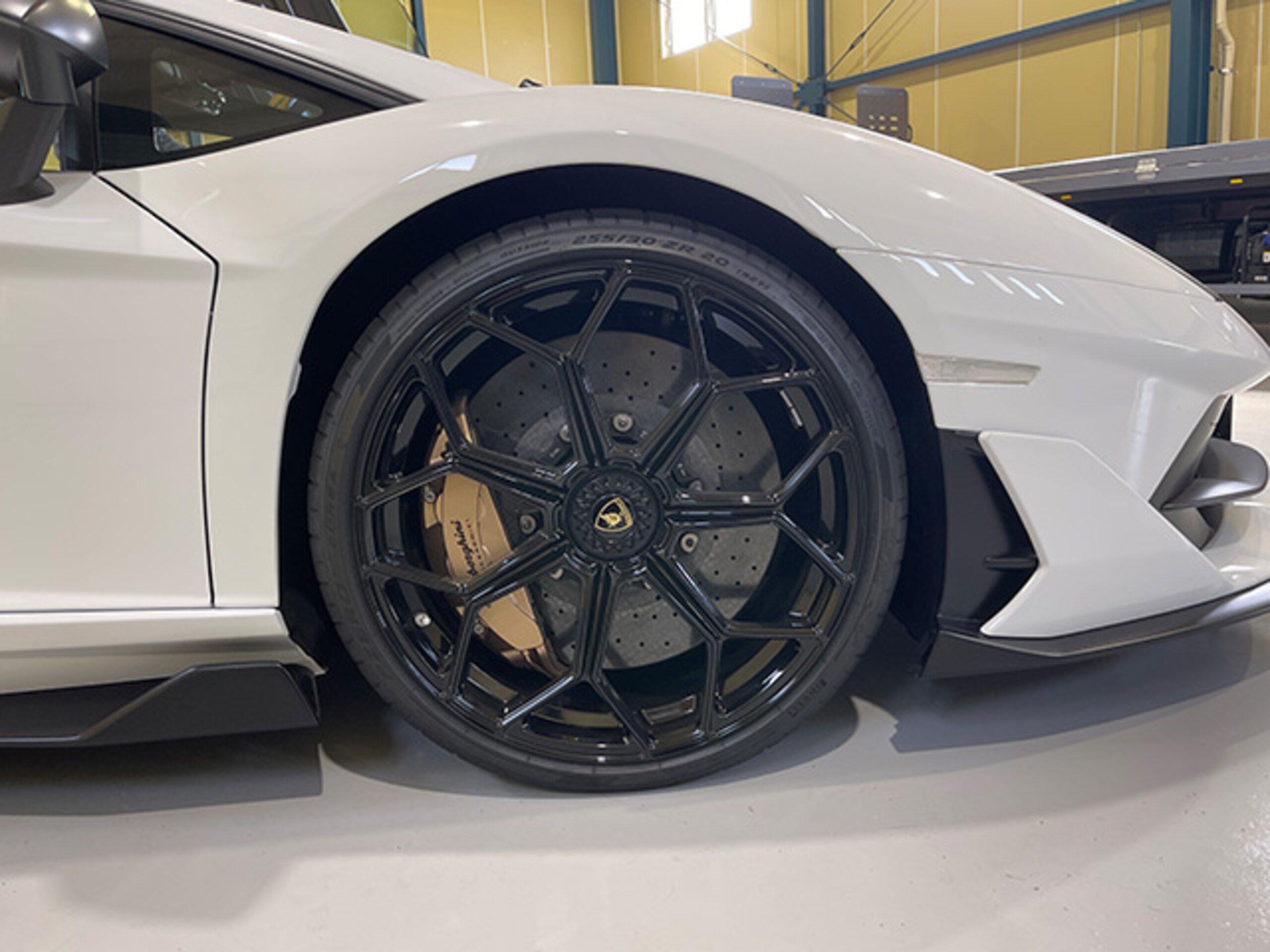 2019 Lamborghini Aventador SVJ — Photo 14 / 22