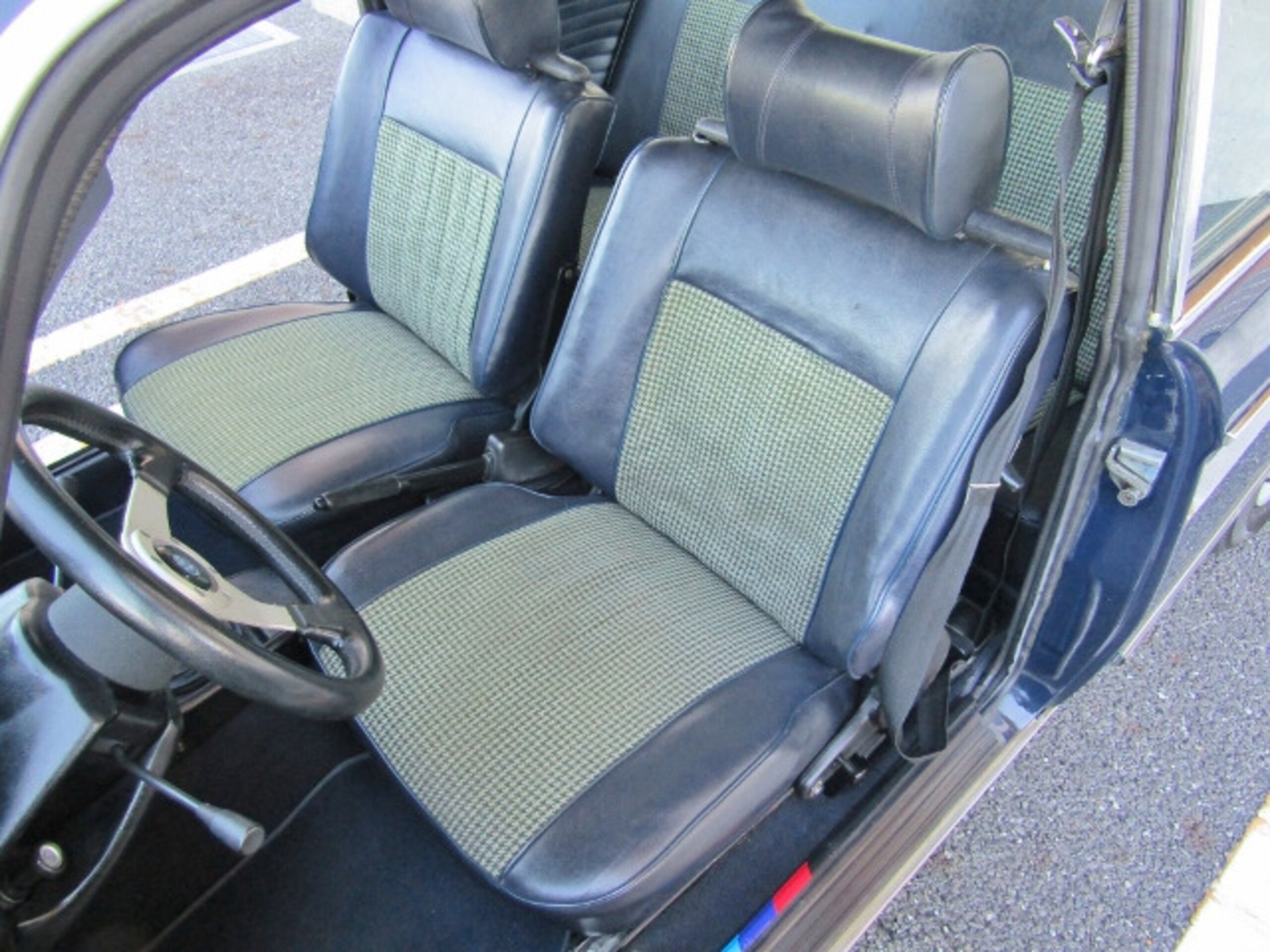 1977 BMW 2002 — Photo 13 / 15