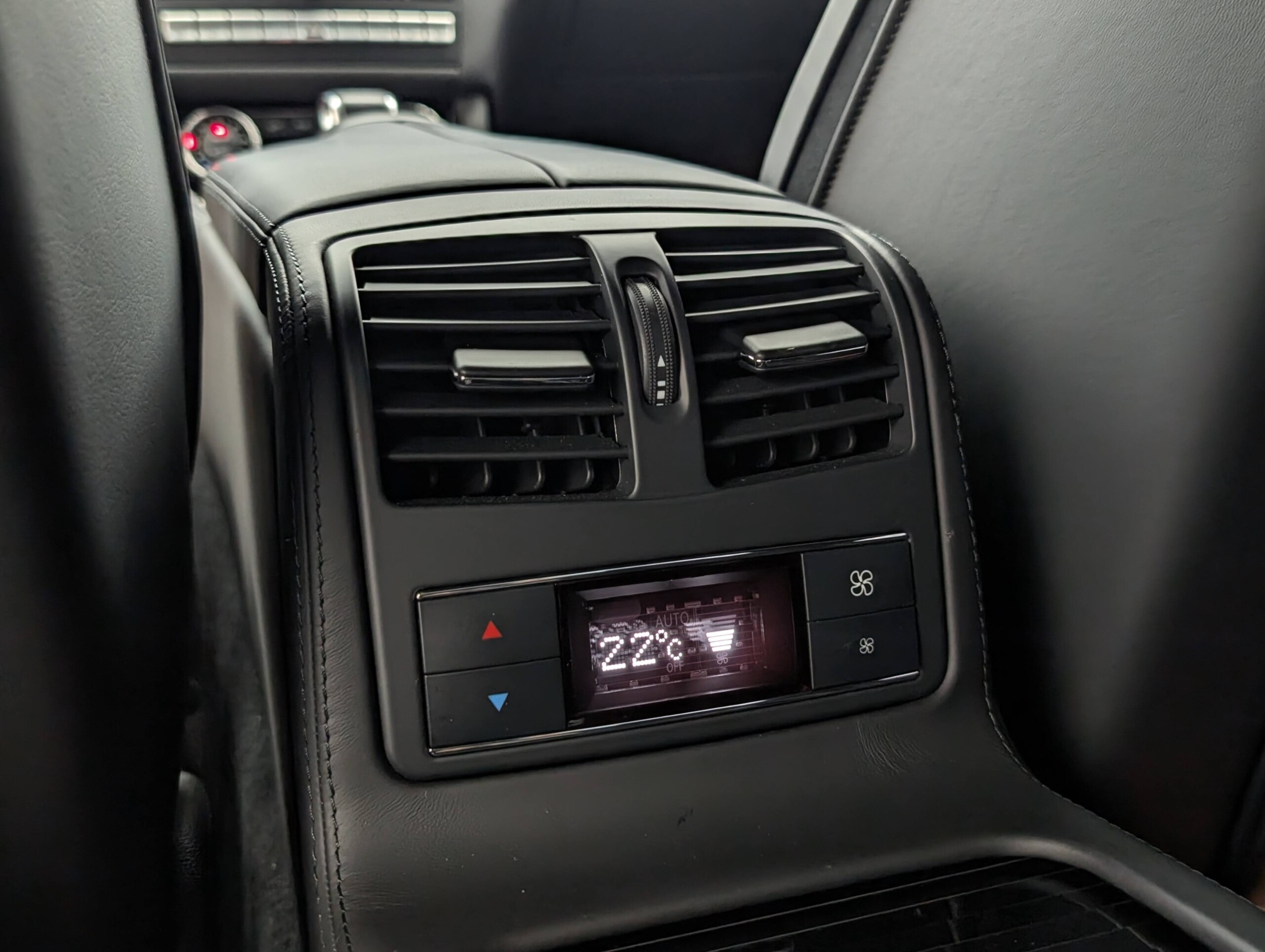 2012 Mercedes Benz CLS63 AMG — Photo 34 / 38