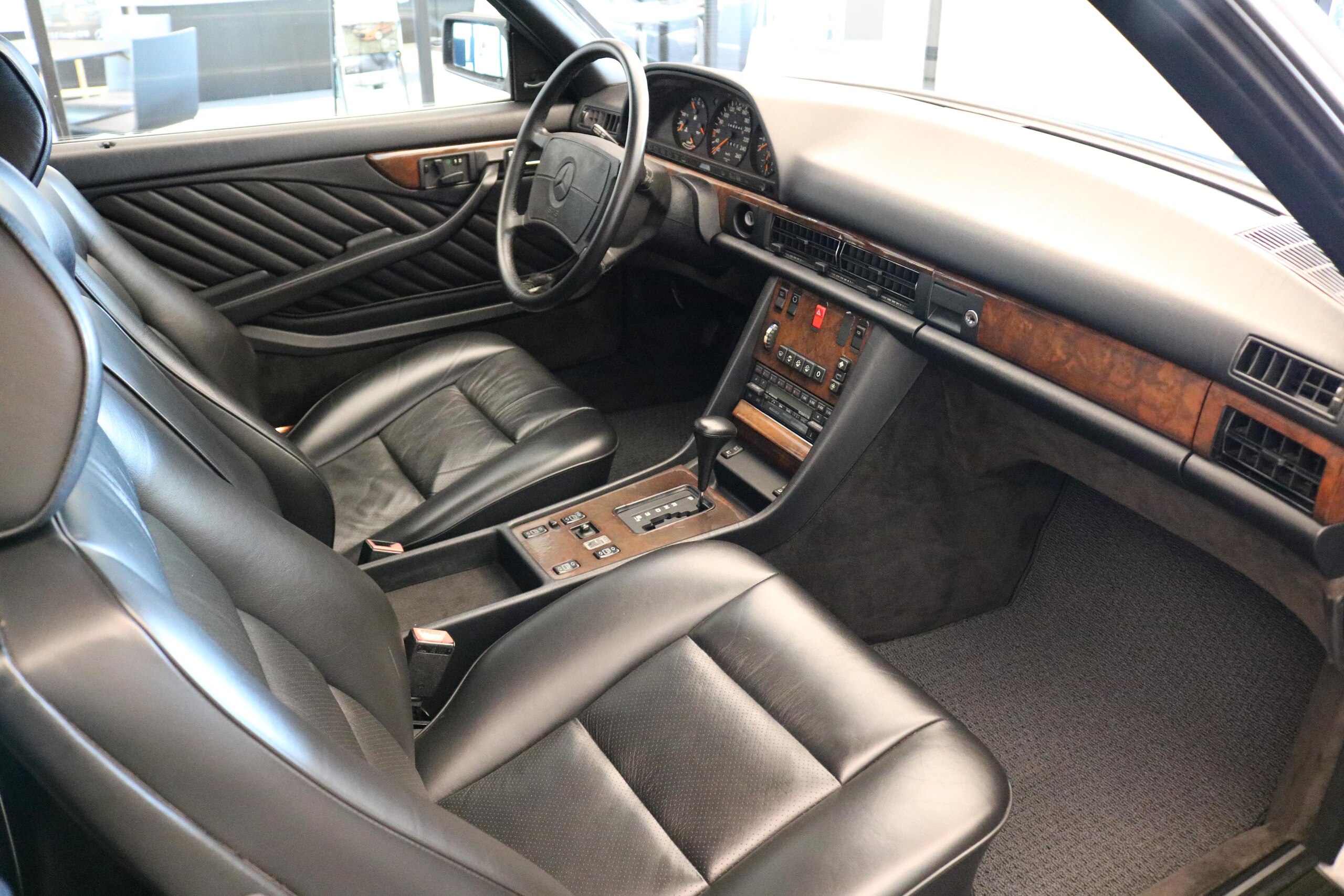 1989 Mercedes Benz 560SEC — Photo 10 / 14