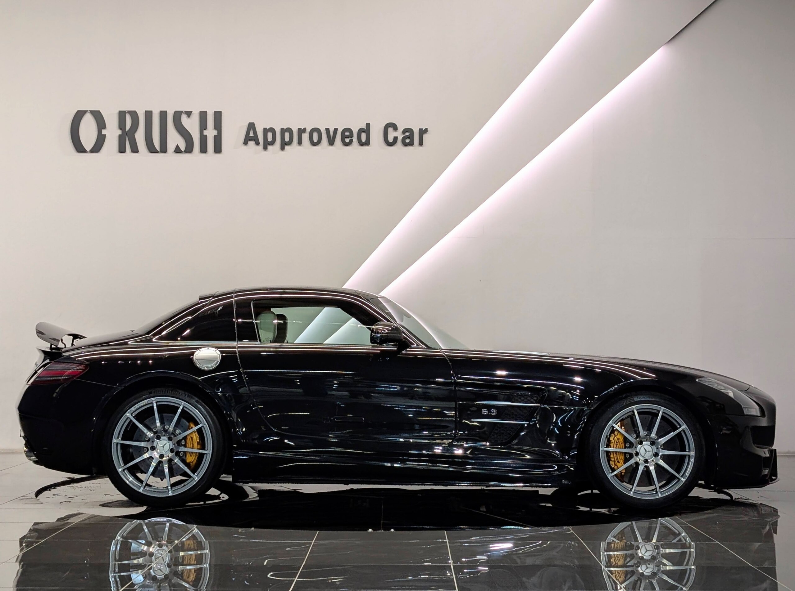2010 Mercedes Benz SLS AMG — Photo 7 / 19