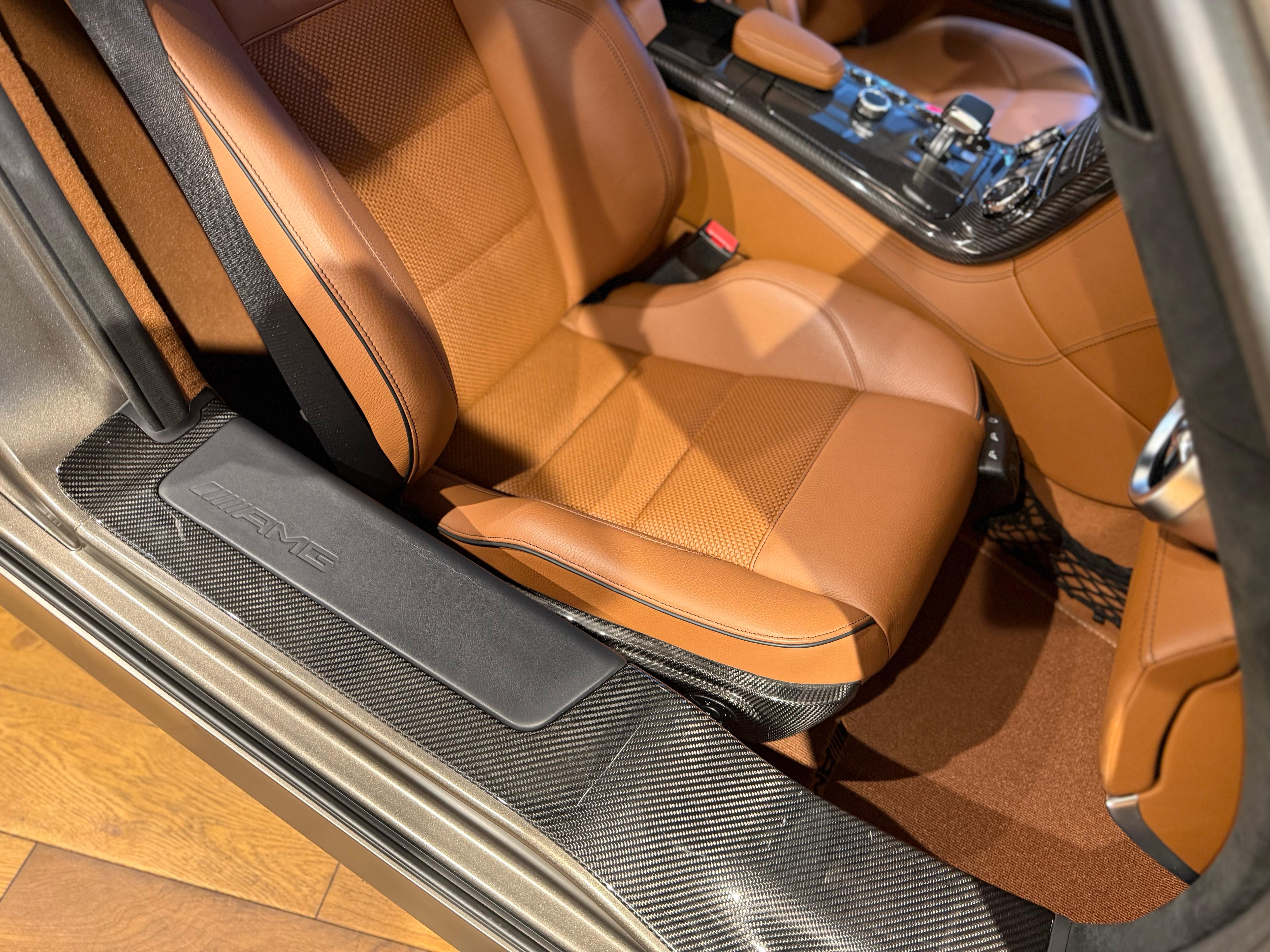 2011 Mercedes Benz SLS AMG — Photo 14 / 17