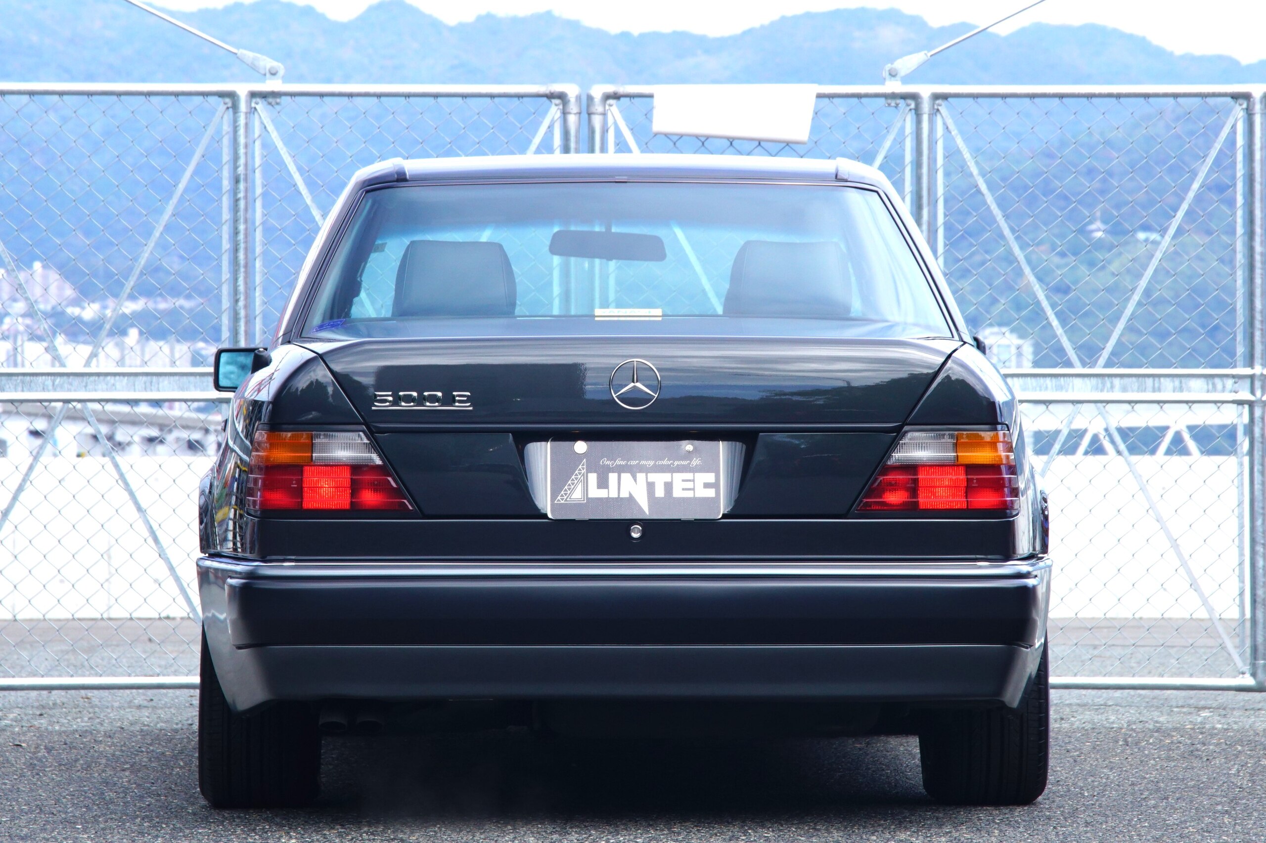 1992 Mercedes Benz E500 WDB1240361B670747 for sale in Japan