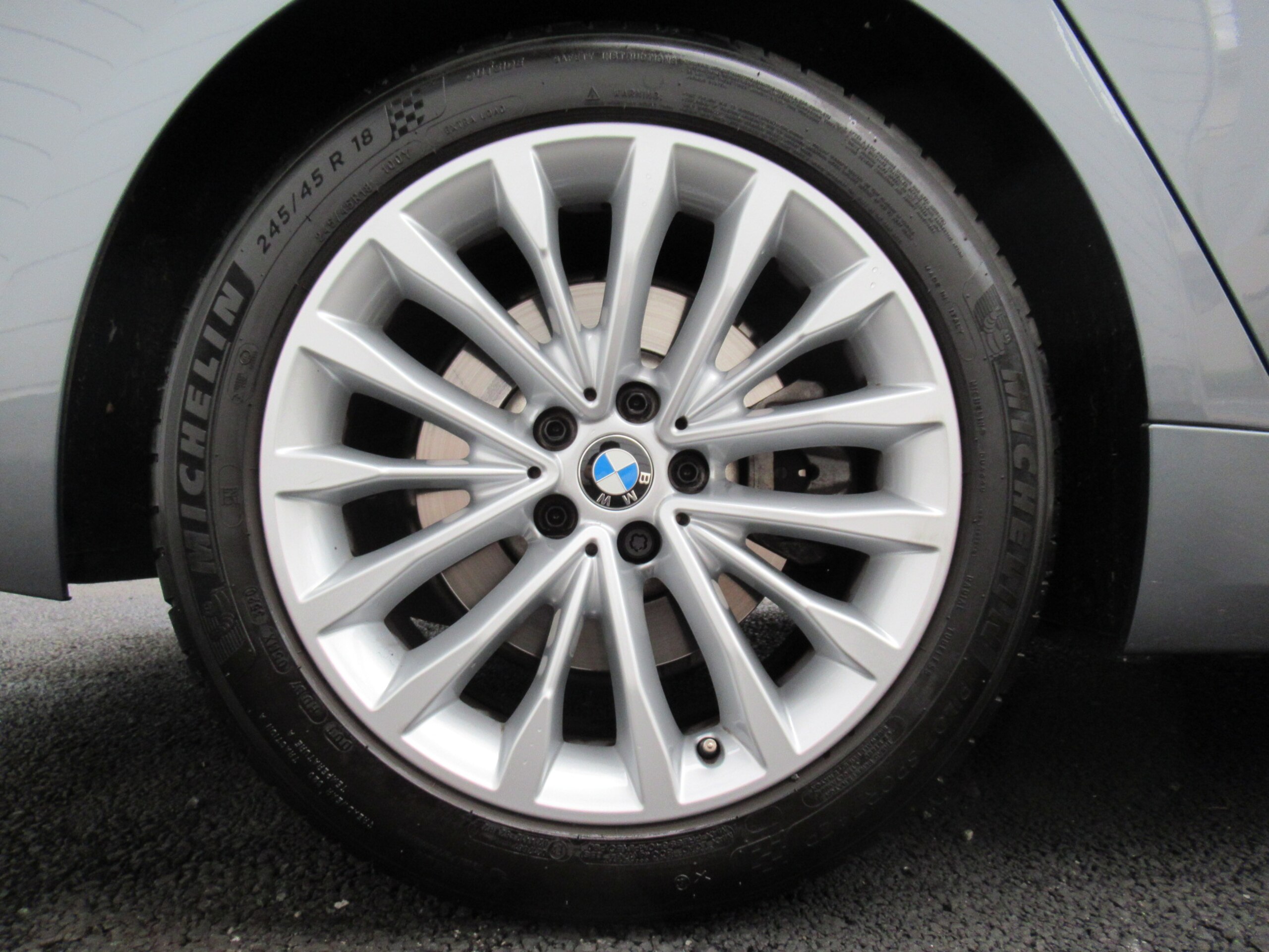 2021 BMW 530i Luxury — Photo 9 / 23