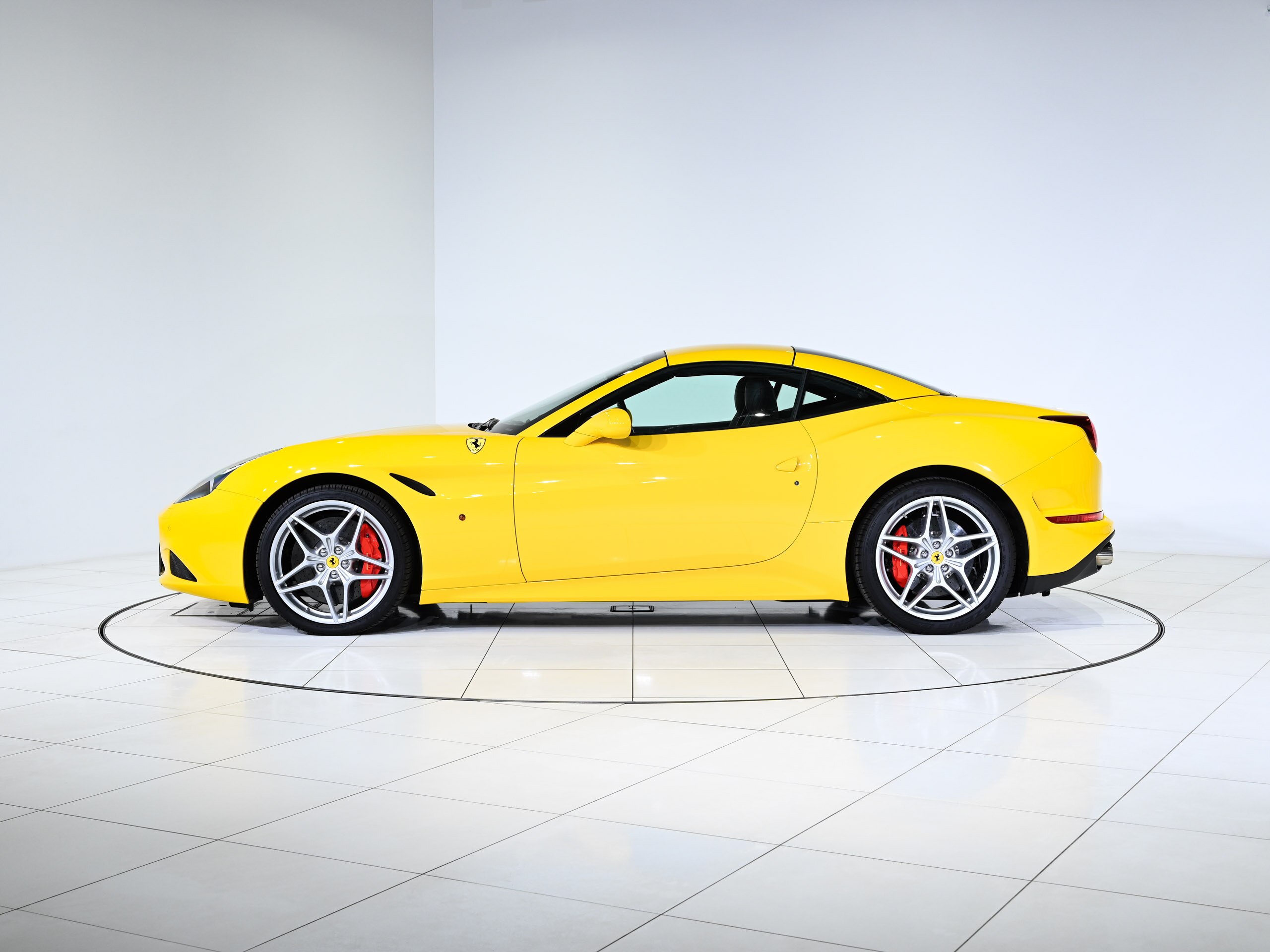 2016 Ferrari California T — Photo 6 / 23