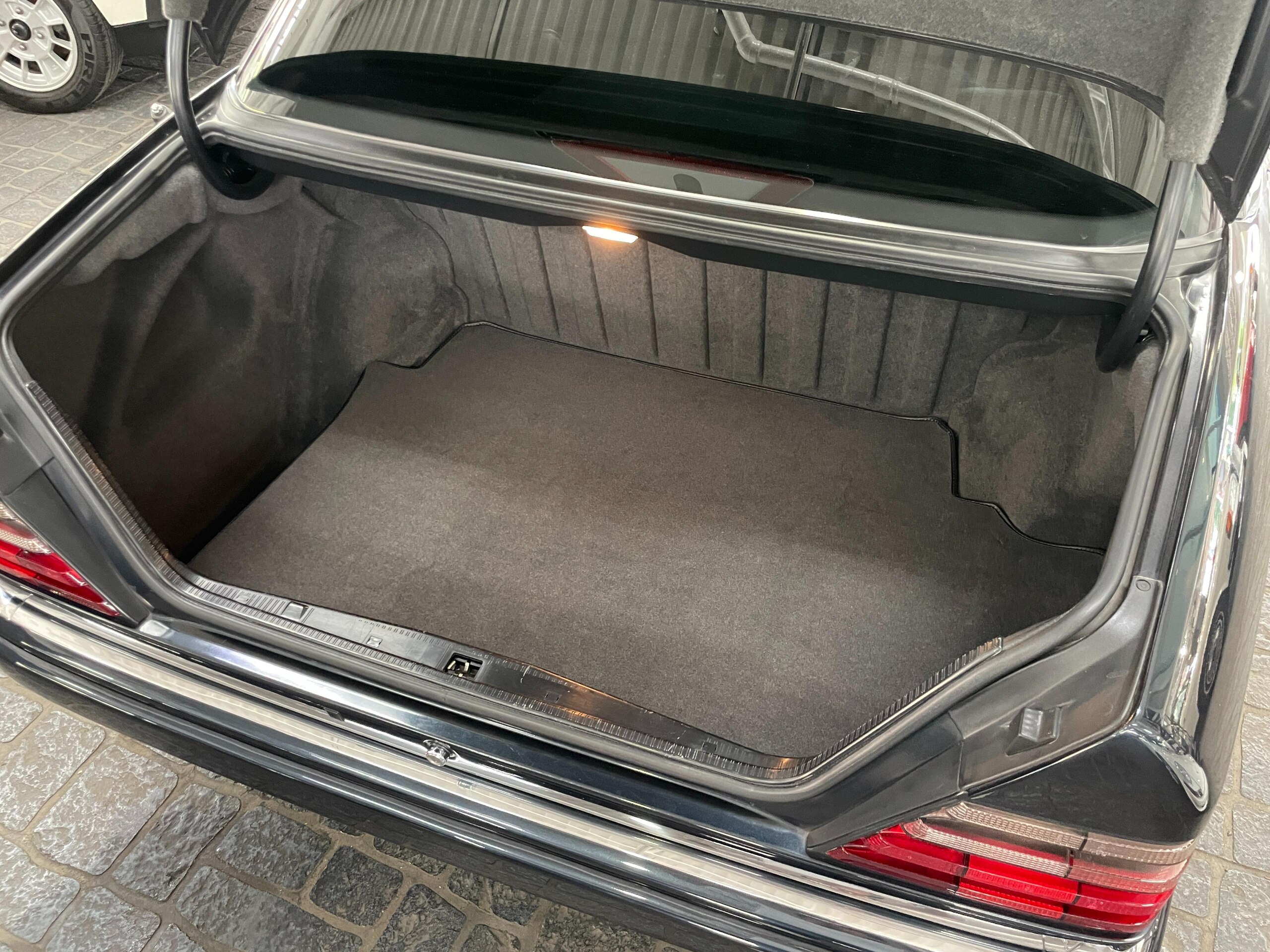 1994 Mercedes Benz E500 Limited — Photo 17 / 17