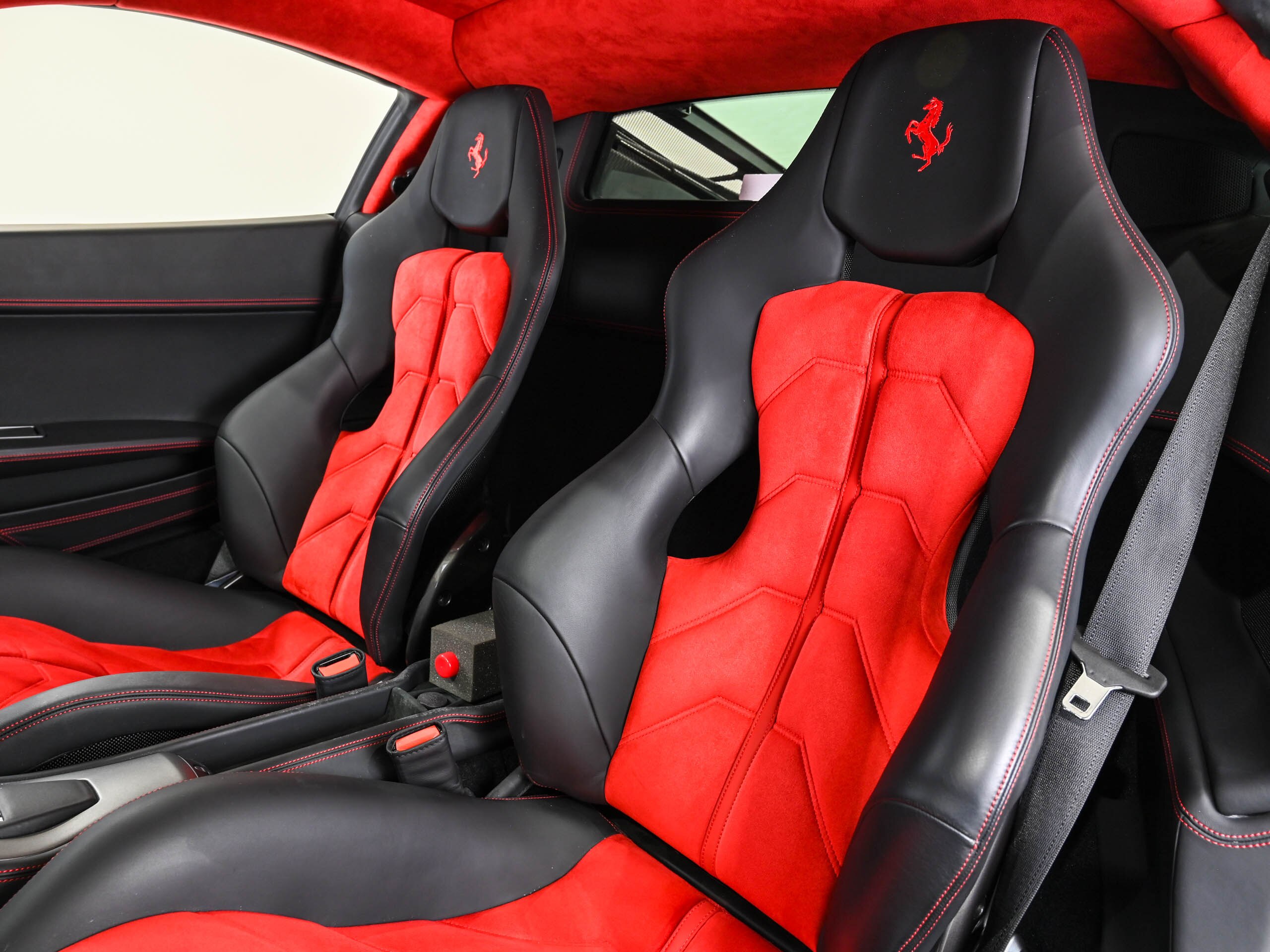 2010 Ferrari 458 Italia F1 DCT — Photo 10 / 22
