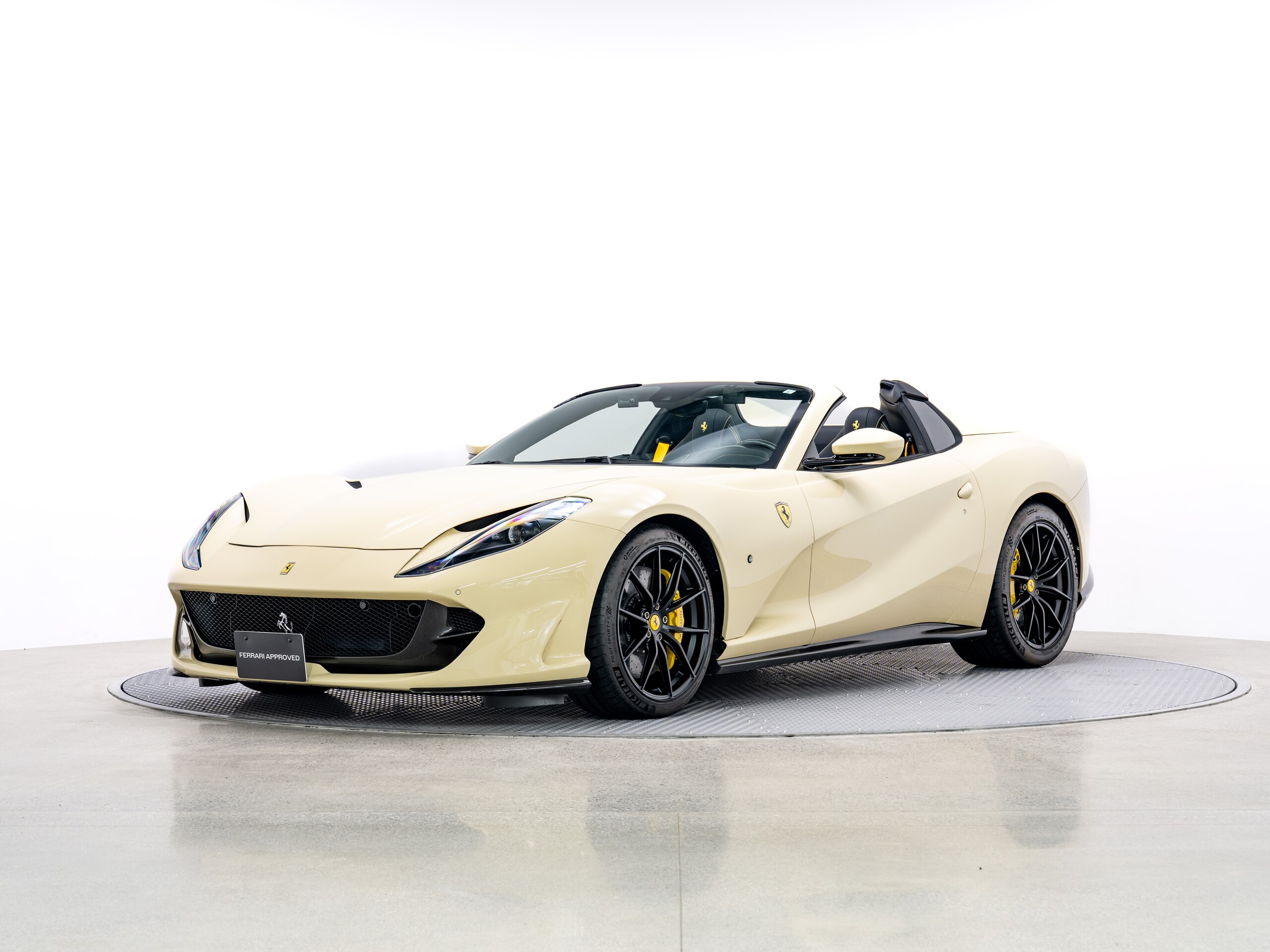 2023 Ferrari 812GTS — Photo 11 / 32