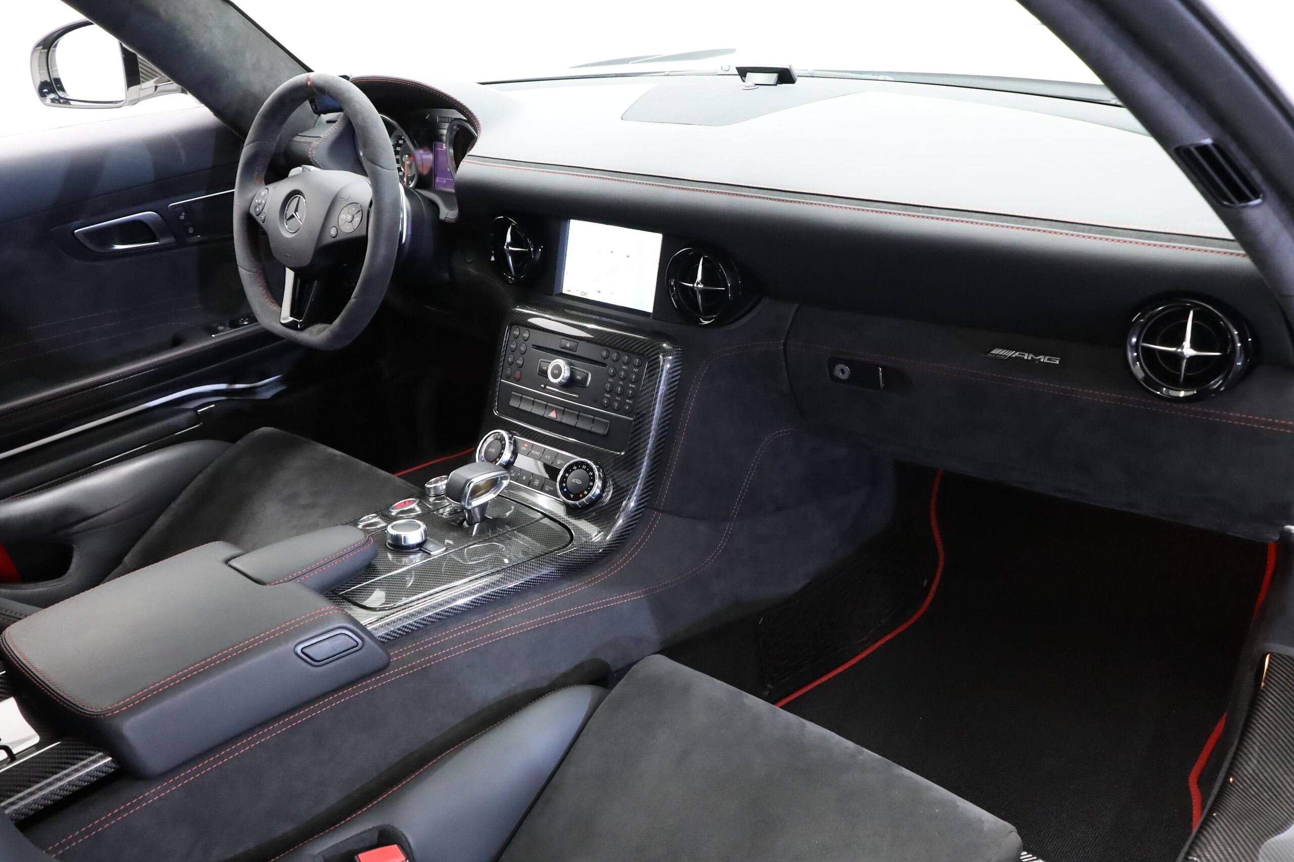 2013 Mercedes Benz SLS AMG — Photo 18 / 22