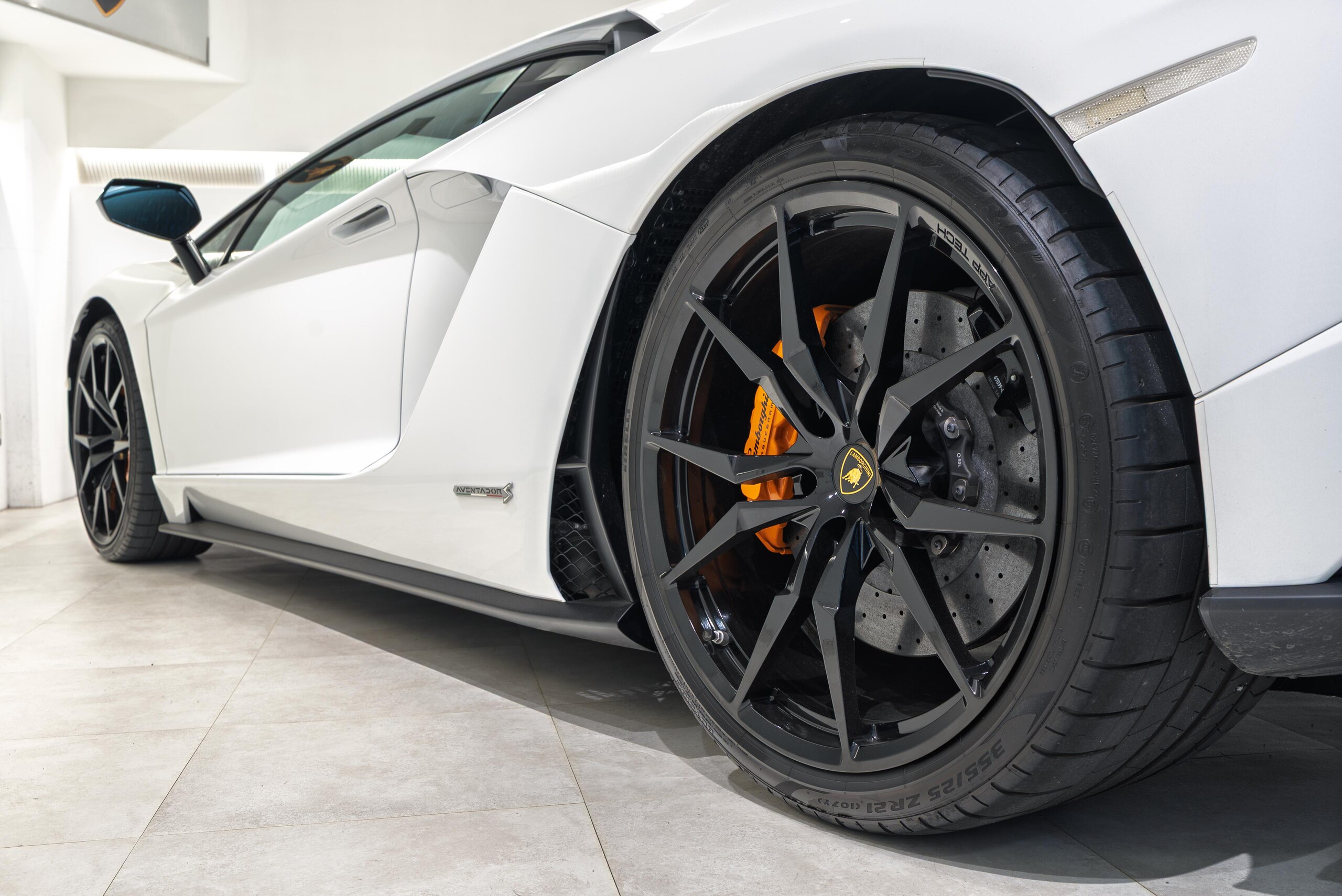 2018 Lamborghini Aventador S — Photo 12 / 26
