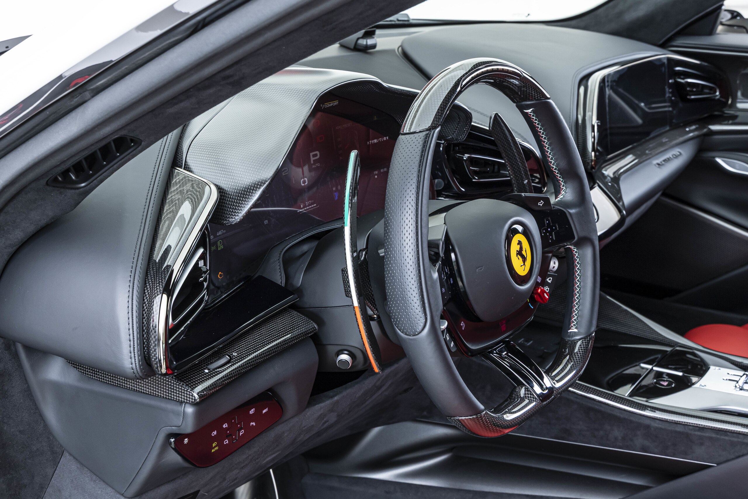 2025 Ferrari Purosangue — Photo 14 / 32