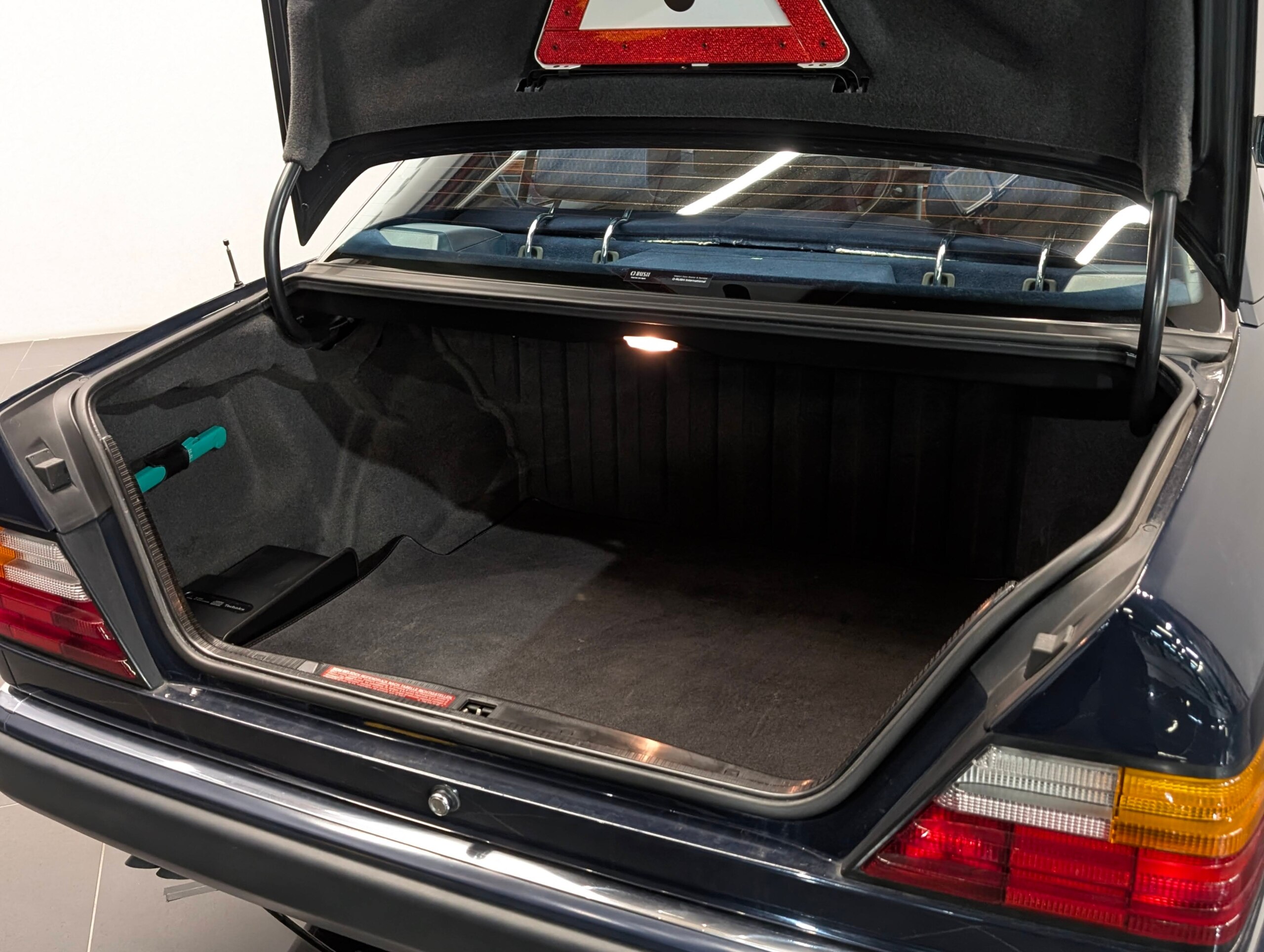 1992 Mercedes Benz 300E — Photo 21 / 21
