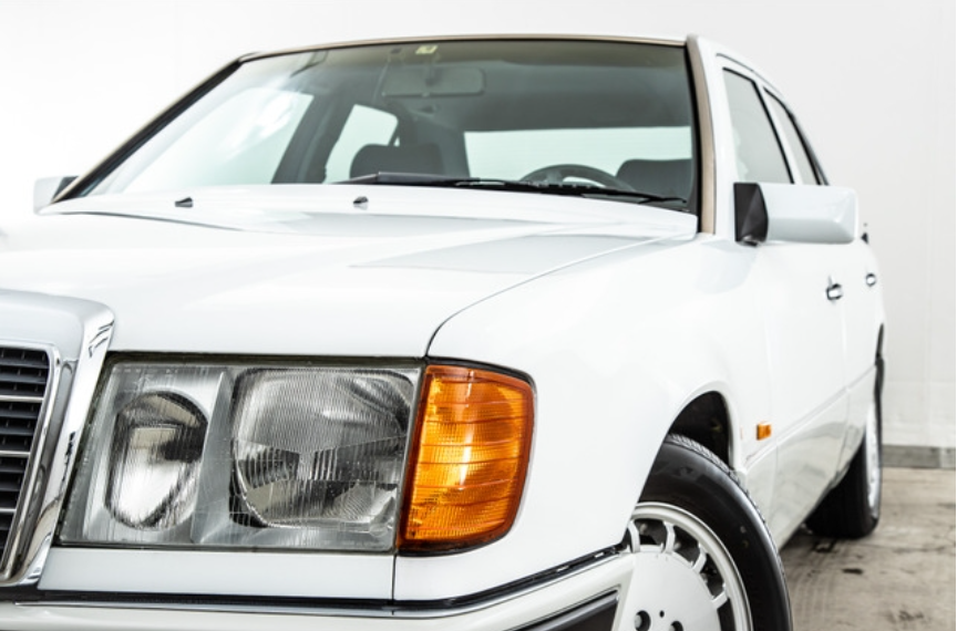 1991 Mercedes Benz 300E — Photo 7 / 13