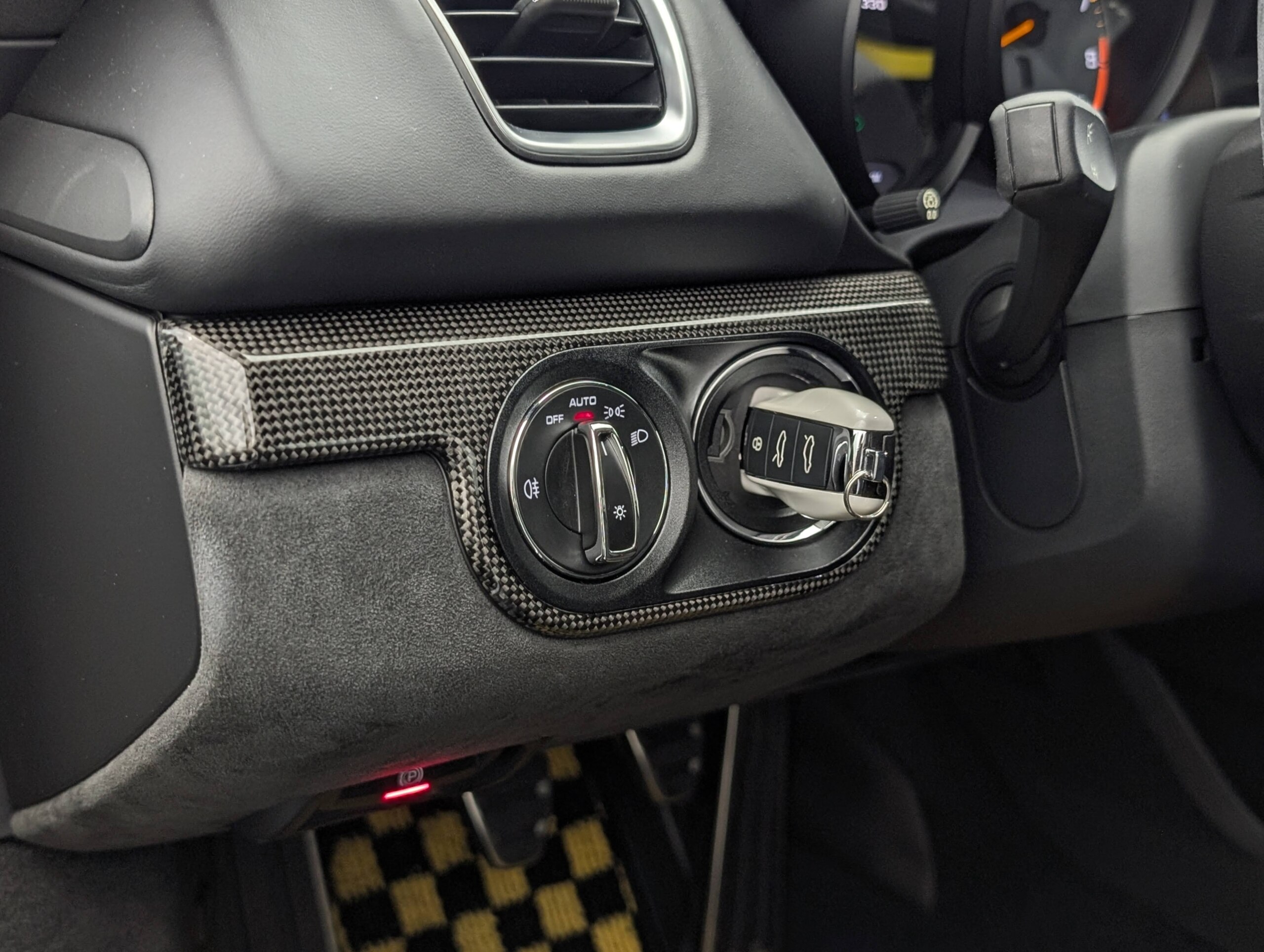 2016 Porsche Cayman GT4 — Photo 29 / 38