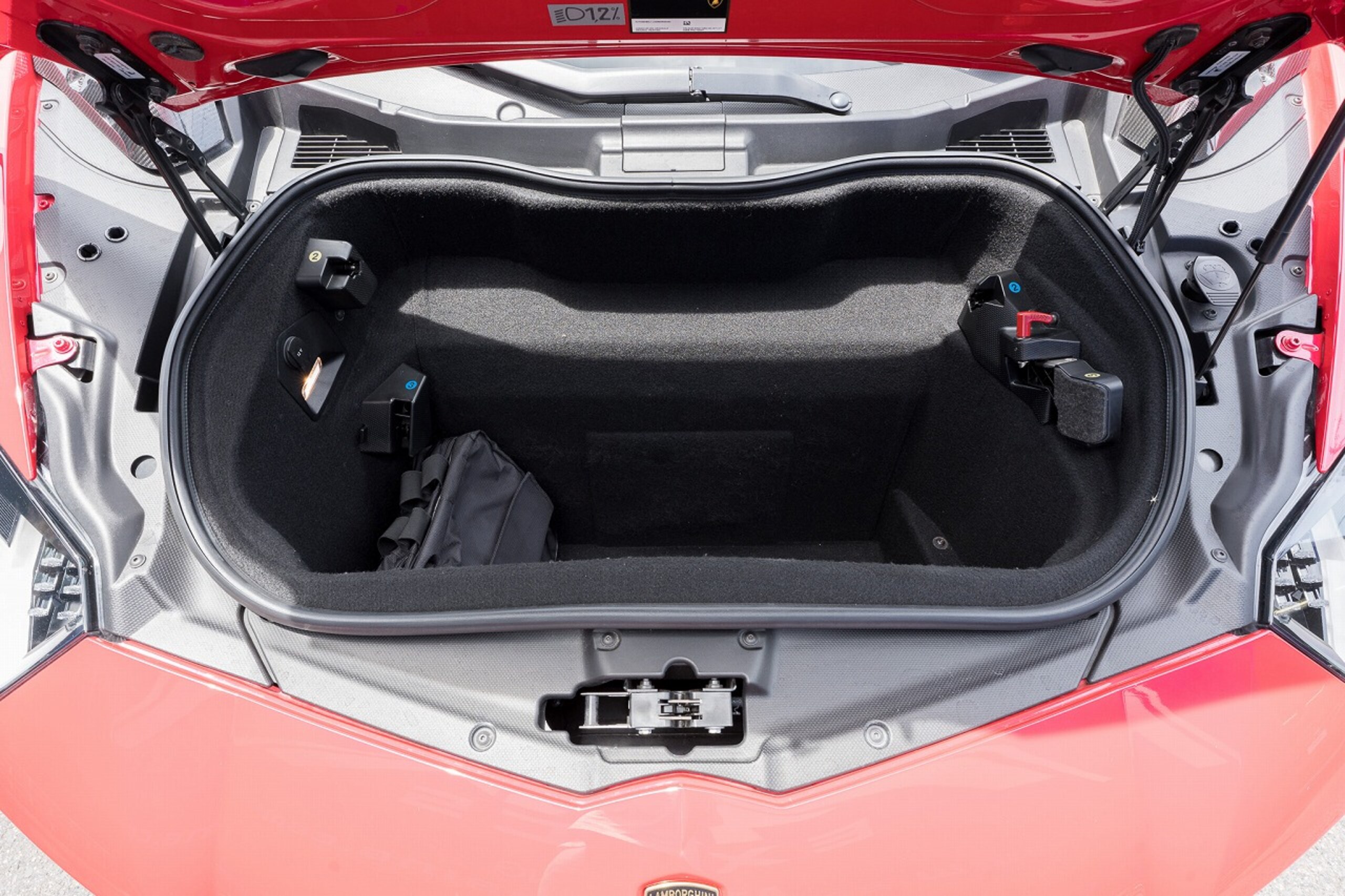 2015 Lamborghini Aventador Roadster — Photo 15 / 16