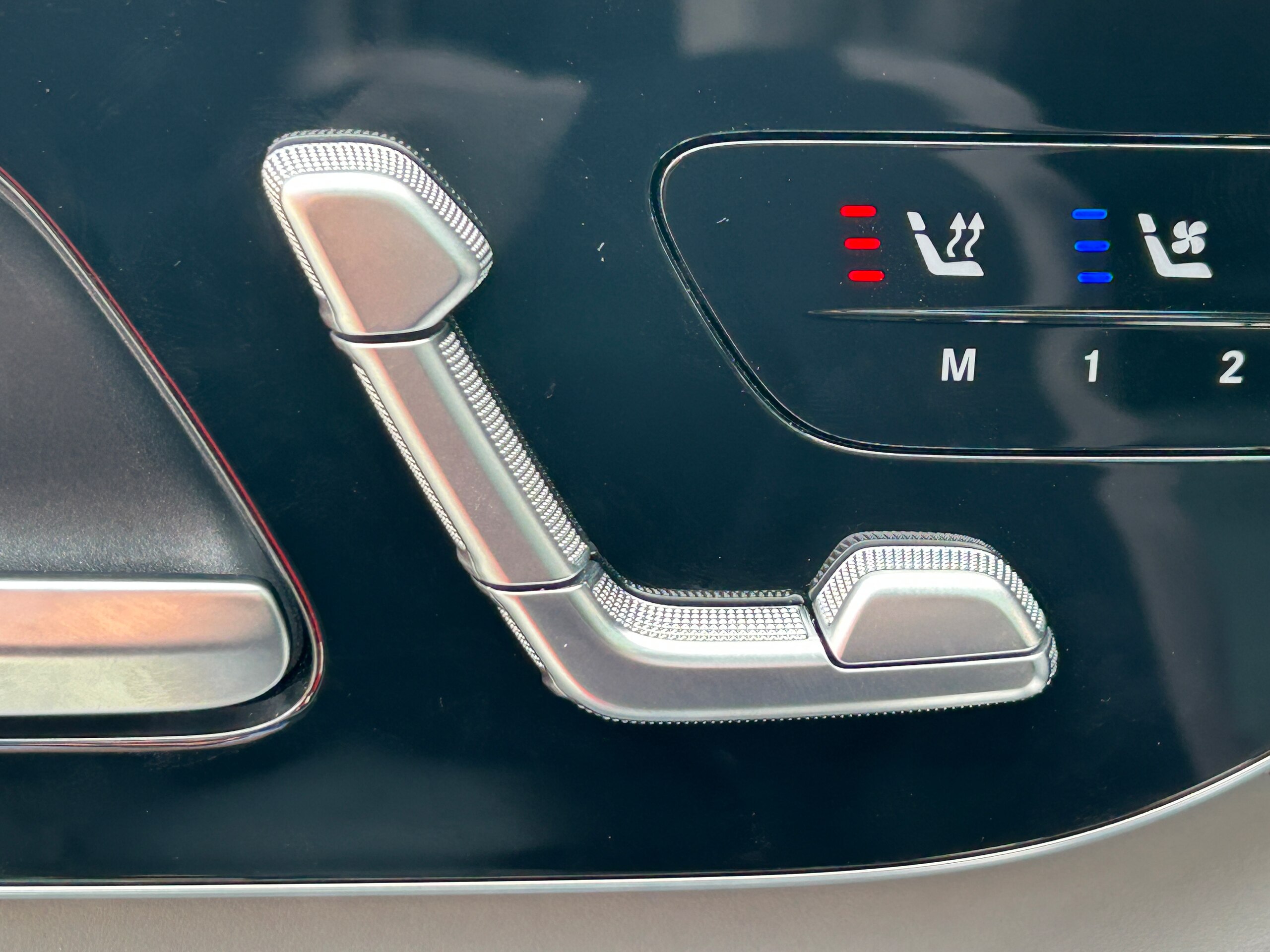 2025 Mercedes Benz Maybach S680 — Photo 22 / 40