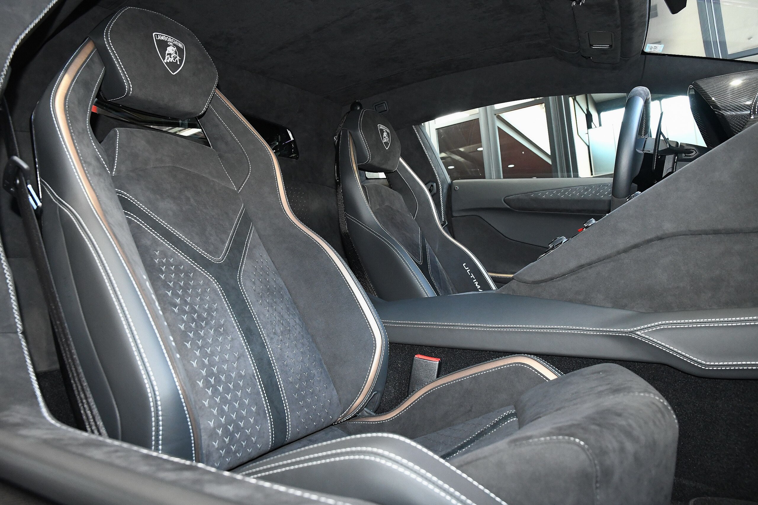2022 Lamborghini Aventador Roadster LP780-4 Ultimae — Photo 25 / 55