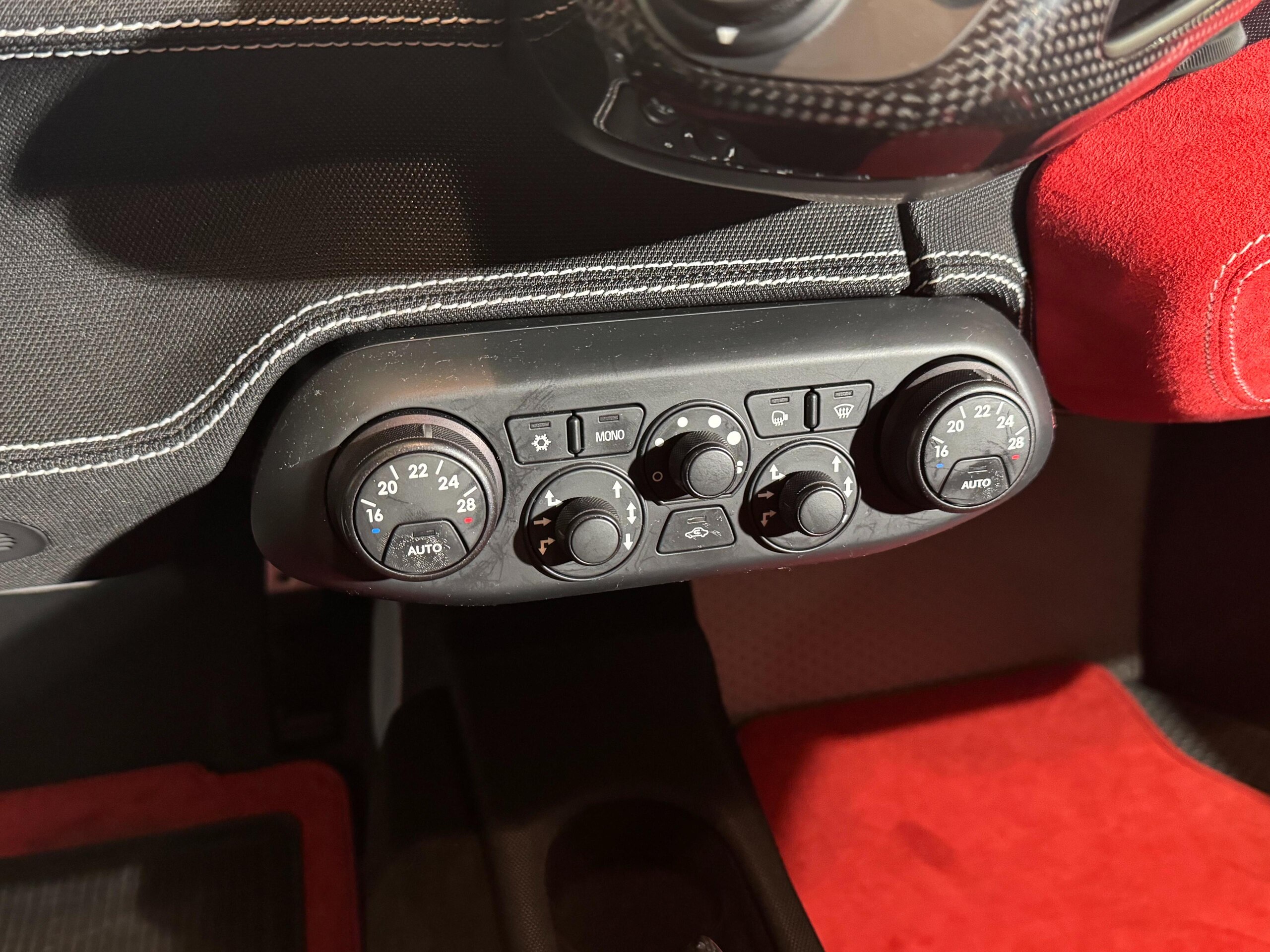 2015 Ferrari 458 Speciale — Photo 11 / 16