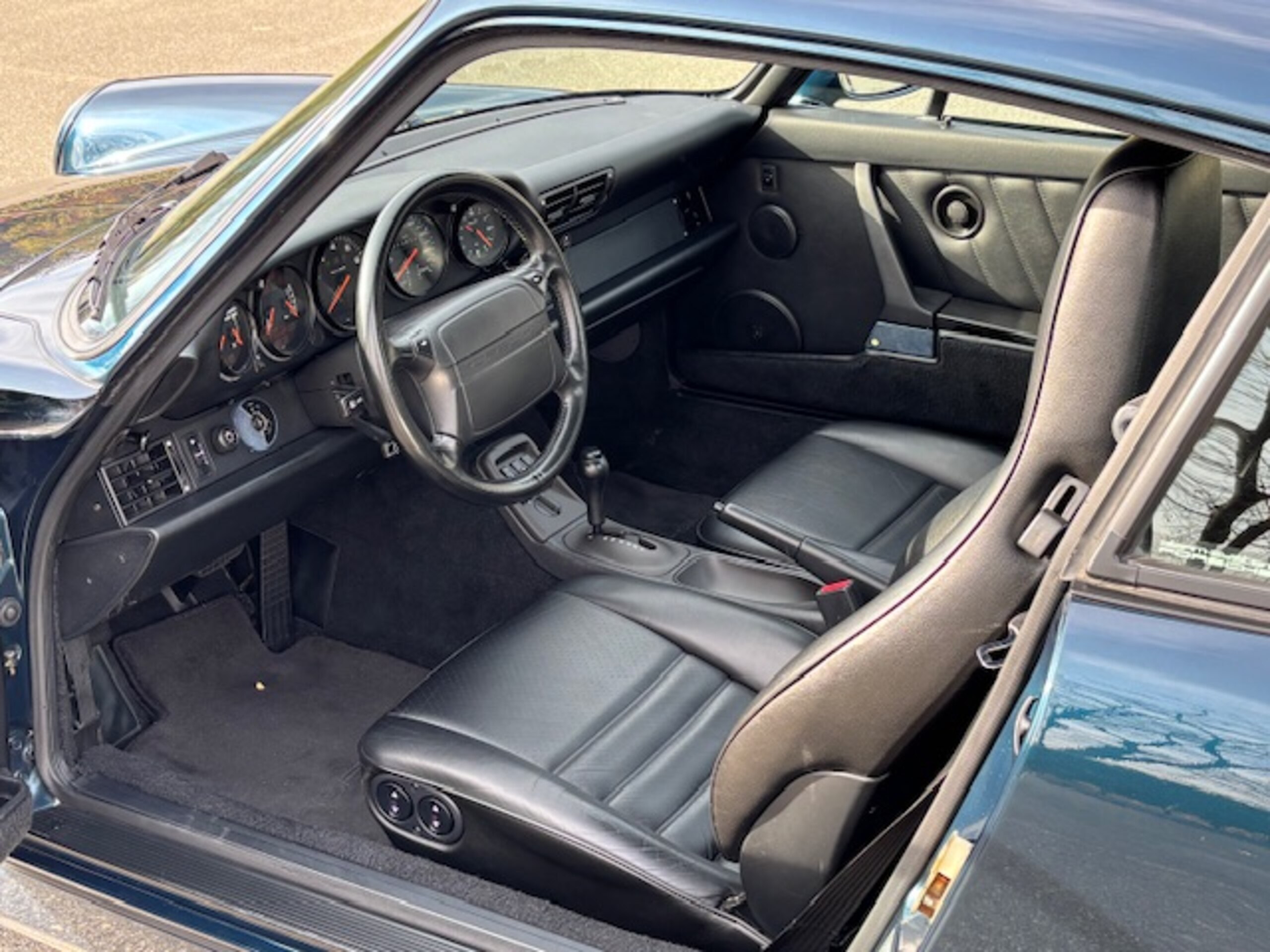 1992 Porsche 911 Carrera 2 — Photo 8 / 17