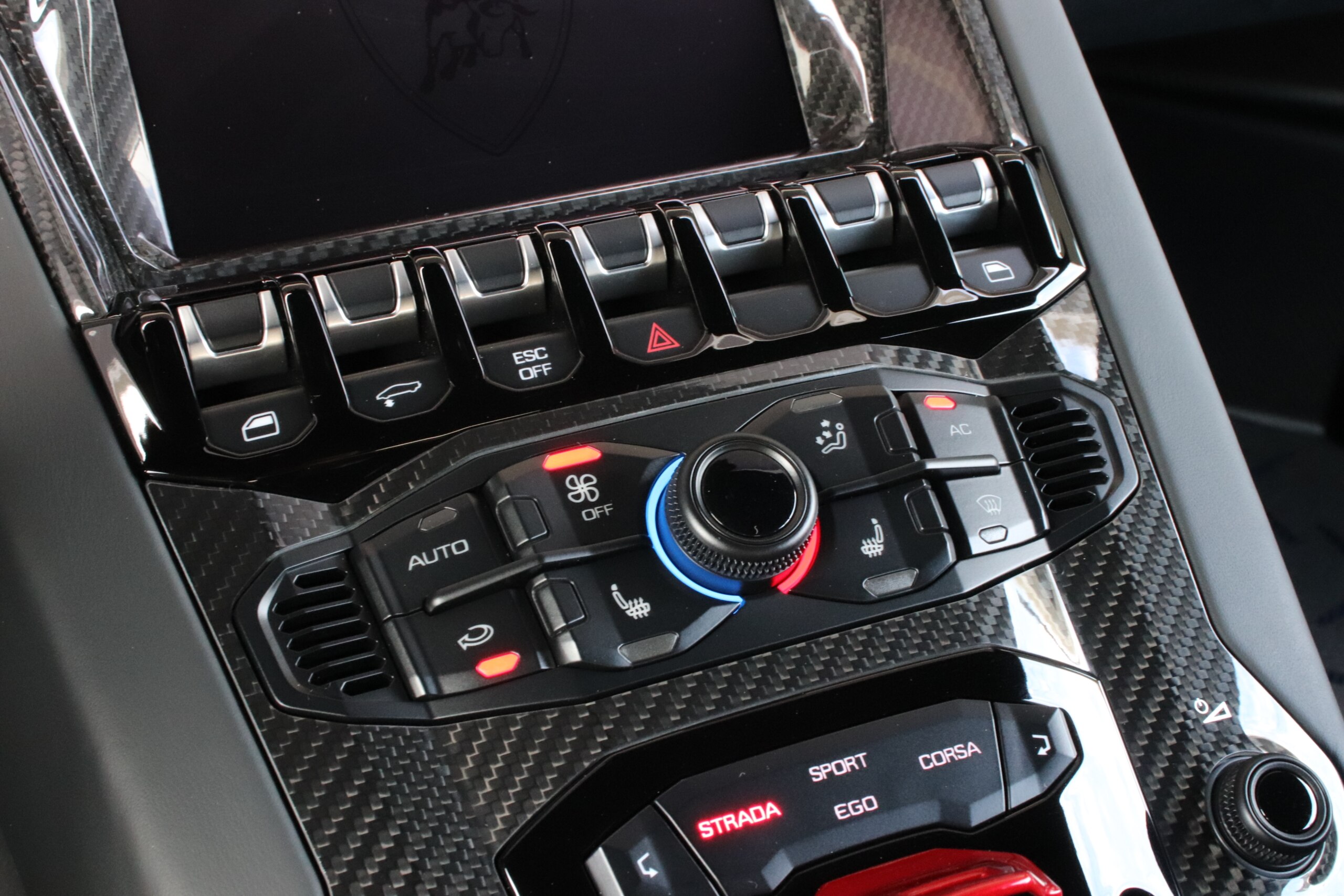 2020 Lamborghini Aventador SV — Photo 18 / 23