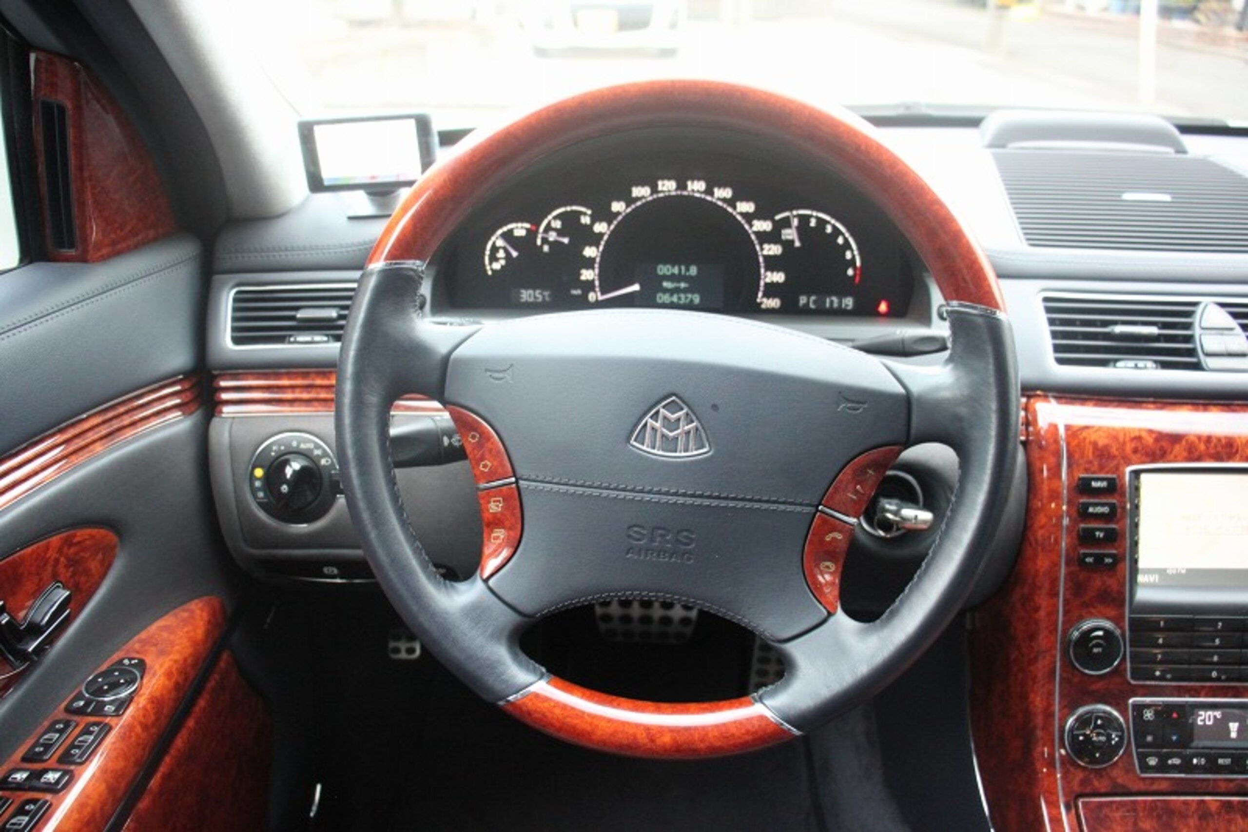 2005 Mercedes Benz Maybach 57 — Photo 12 / 33