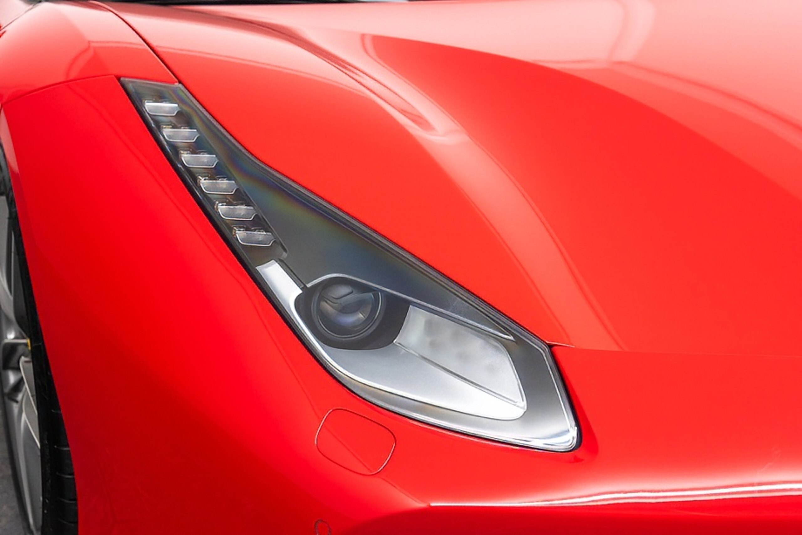 2016 Ferrari 488GTB — Photo 16 / 19