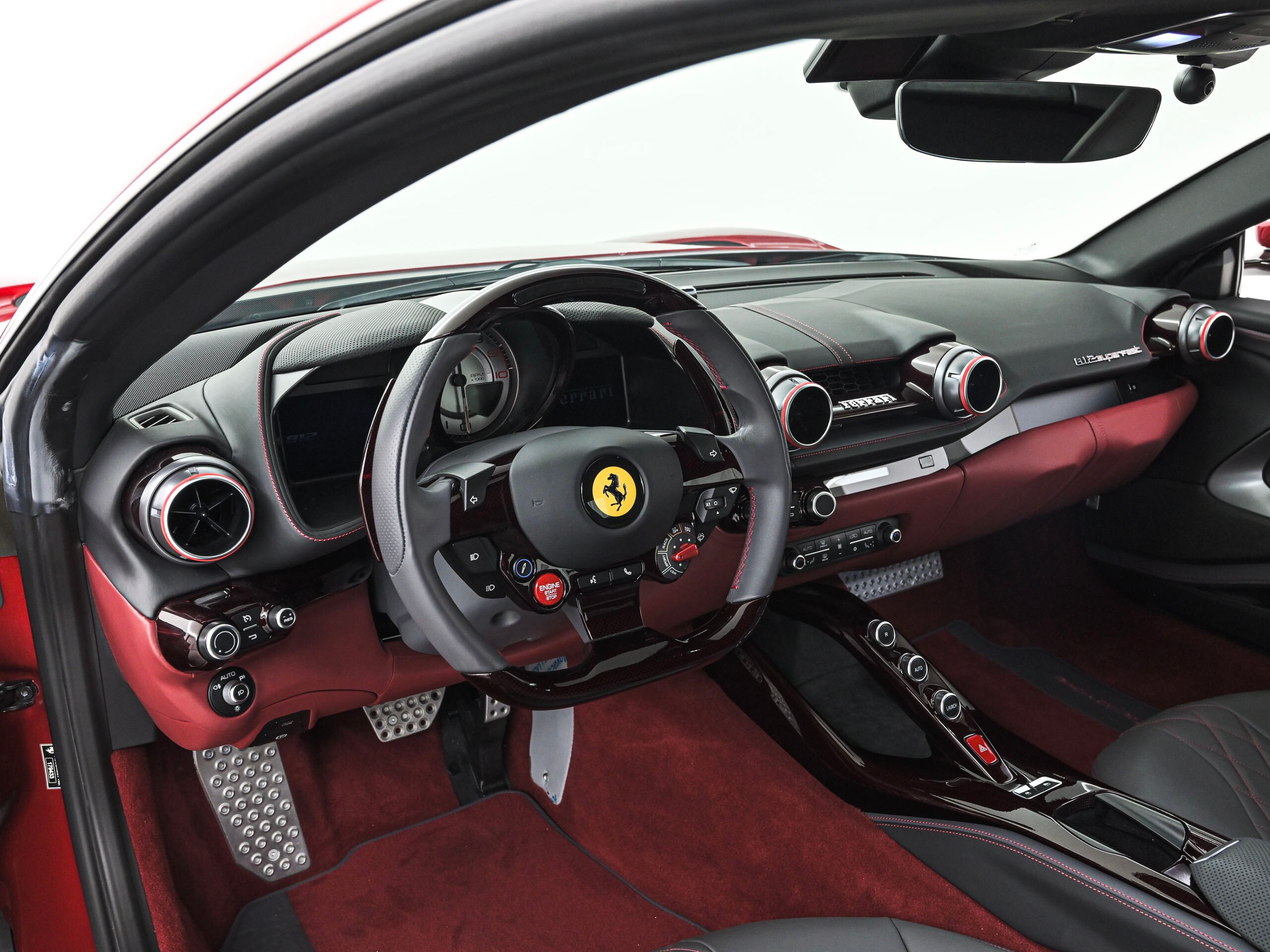 2021 Ferrari 812 Superfast — Photo 6 / 31