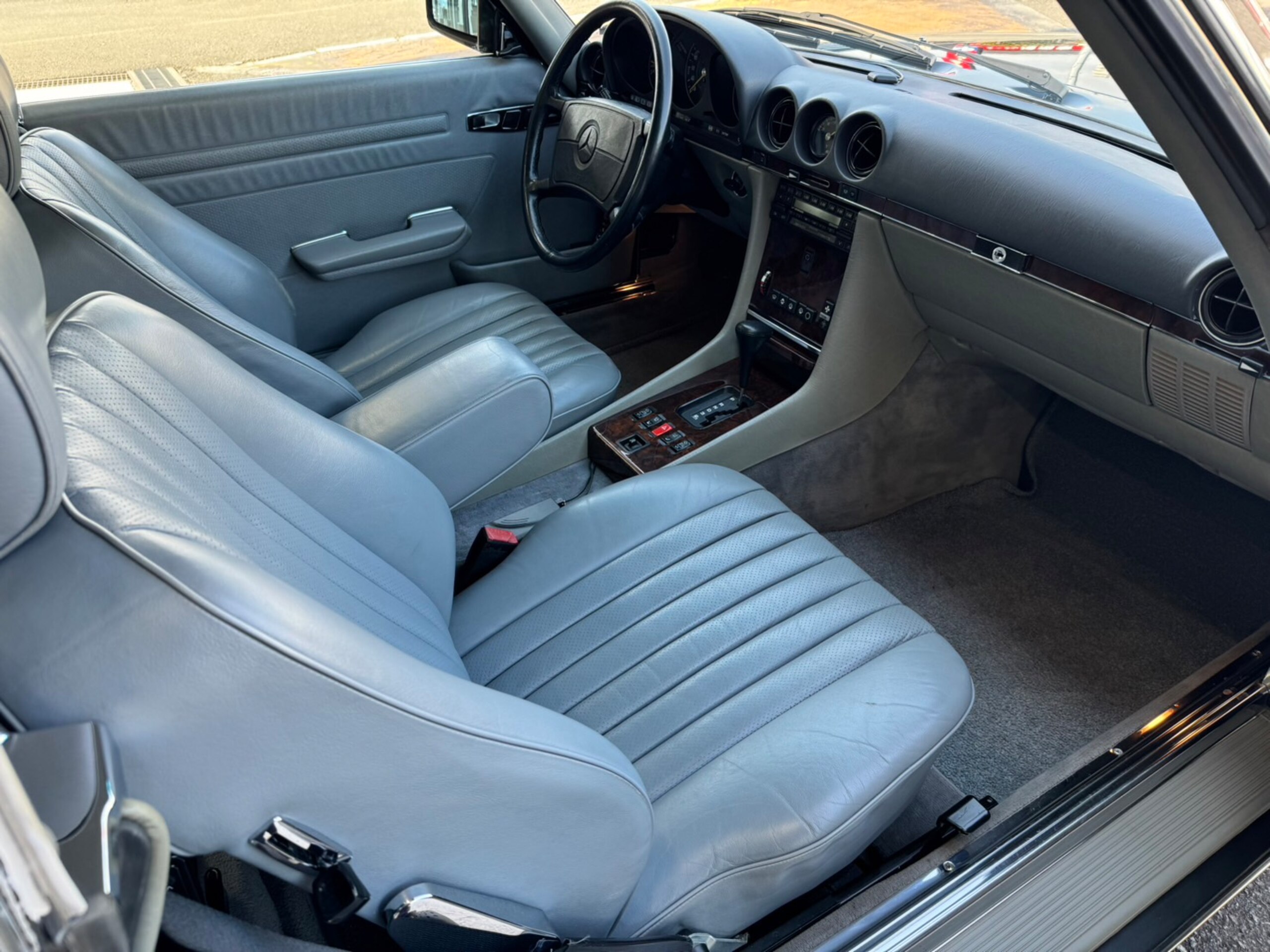 1988 Mercedes Benz SL560 — Photo 11 / 14