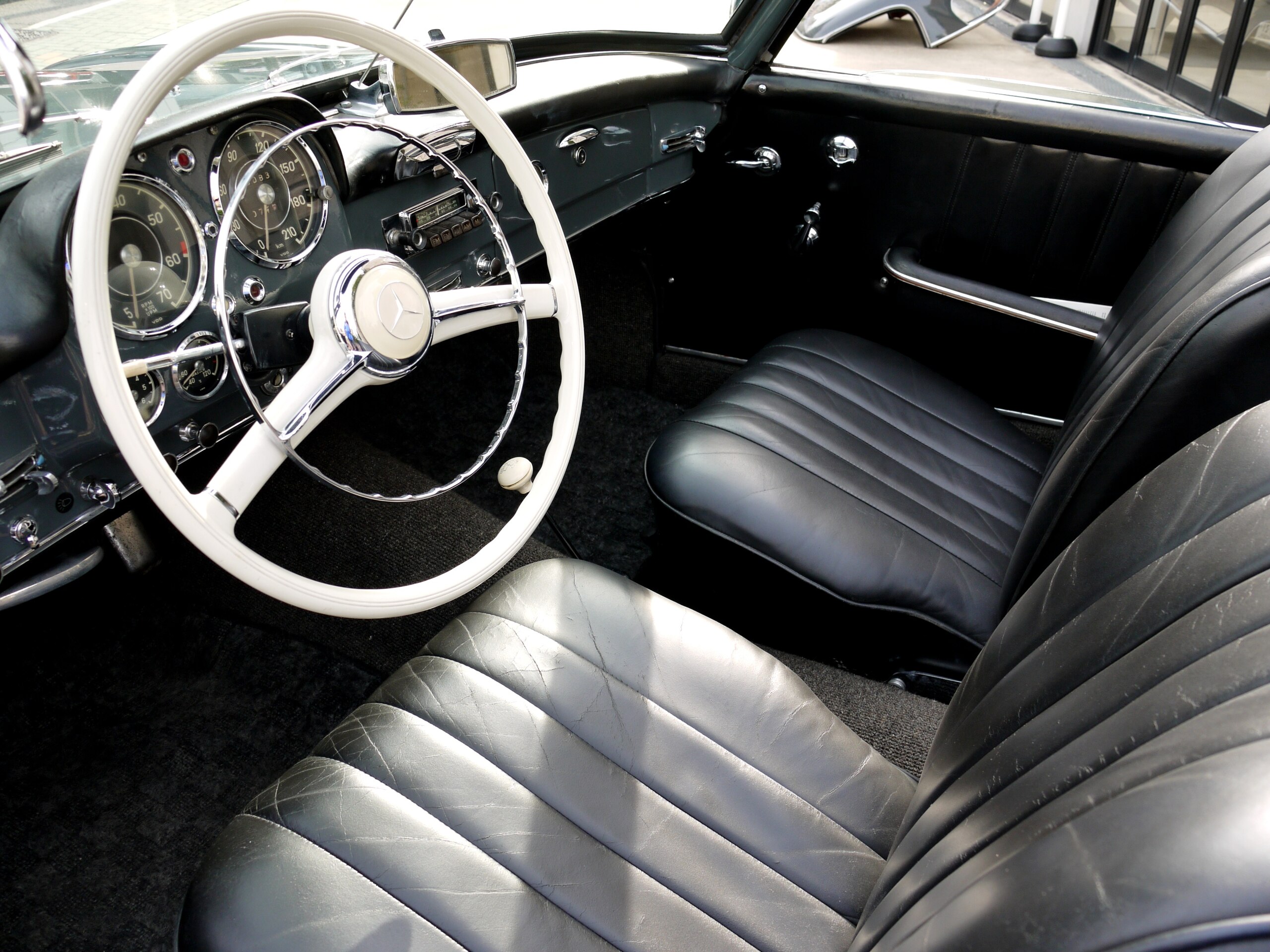 1960 Mercedes Benz 190SL — Photo 8 / 12