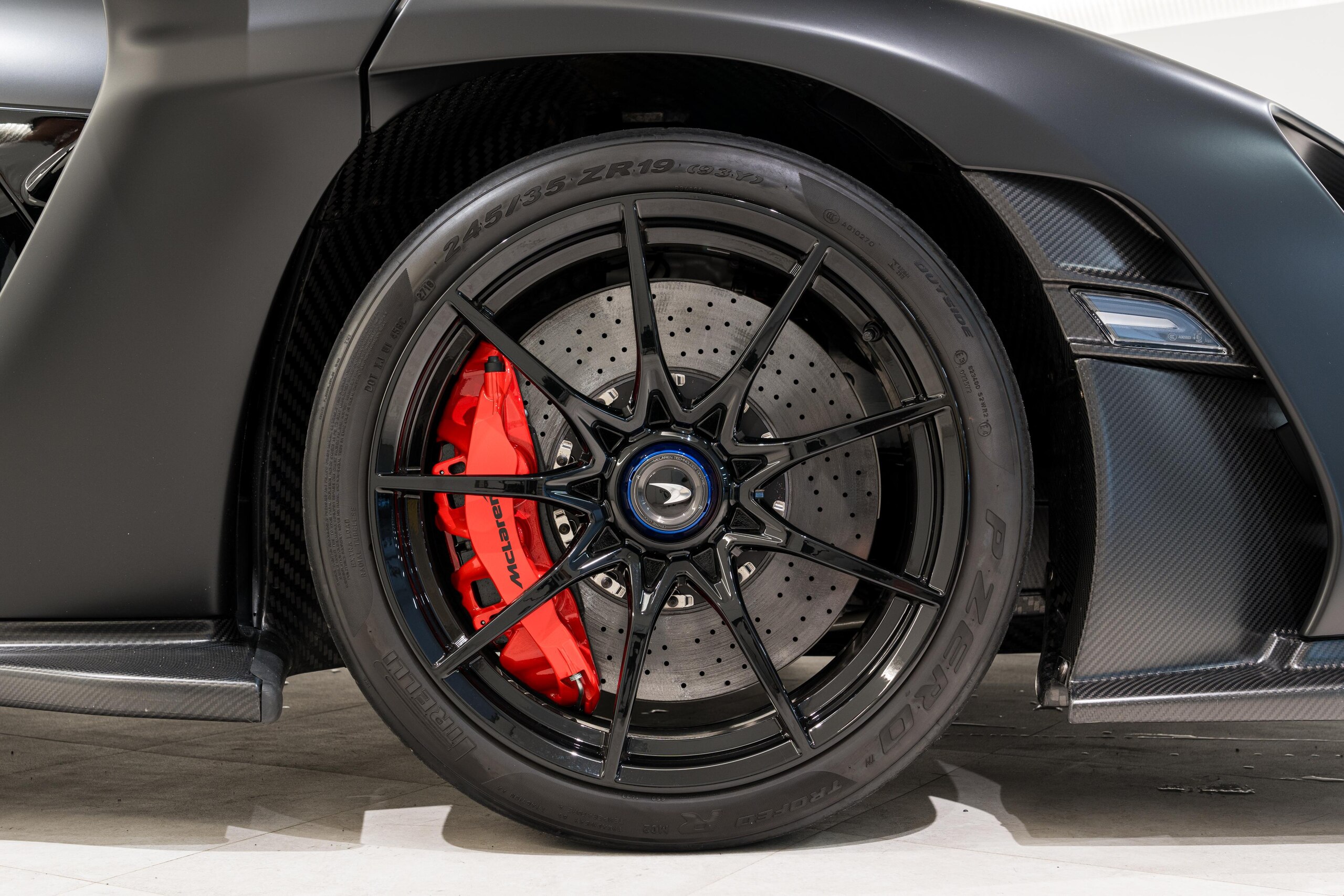 2019 McLaren Senna — Photo 17 / 18