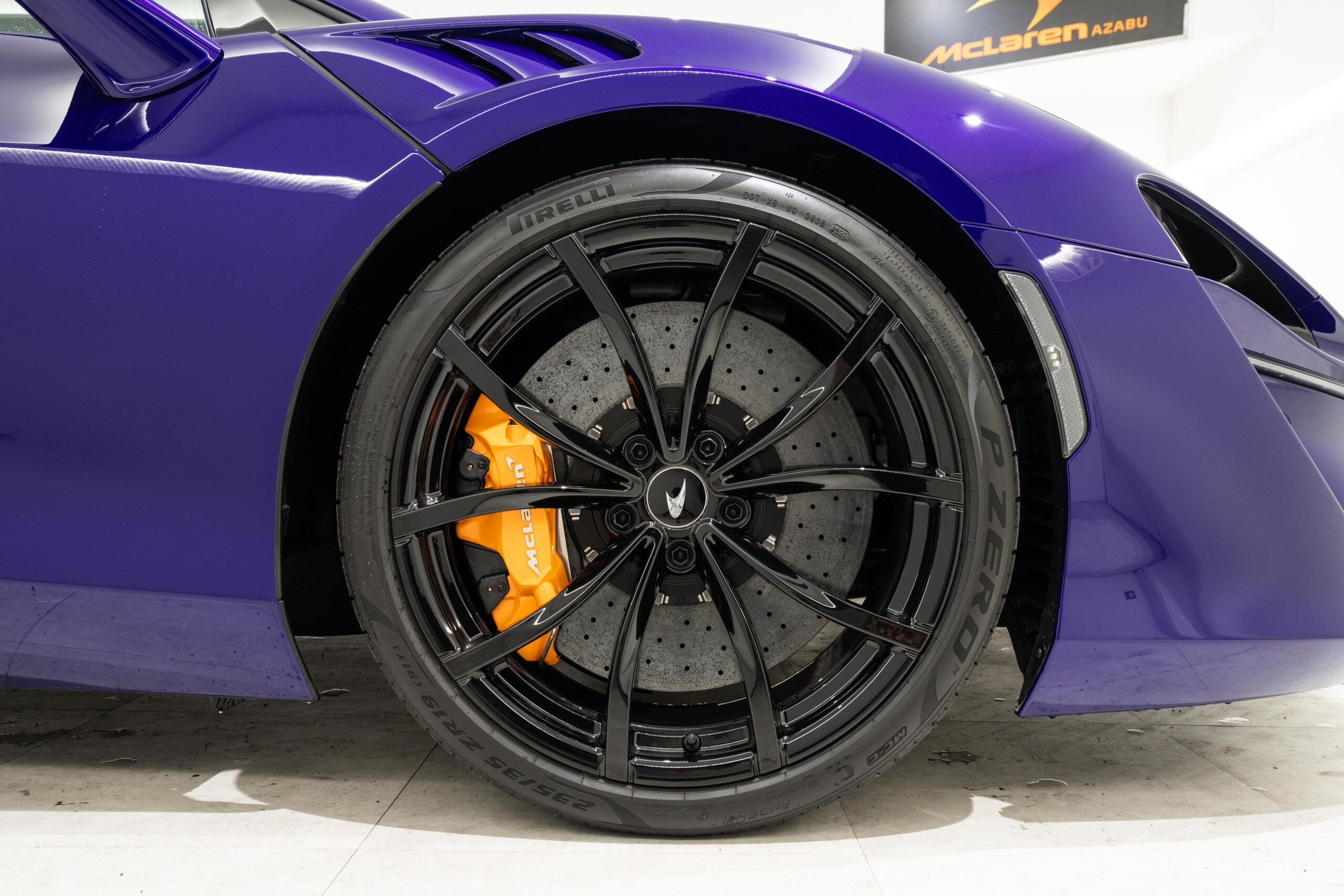 2023 McLaren Artura — Photo 11 / 12