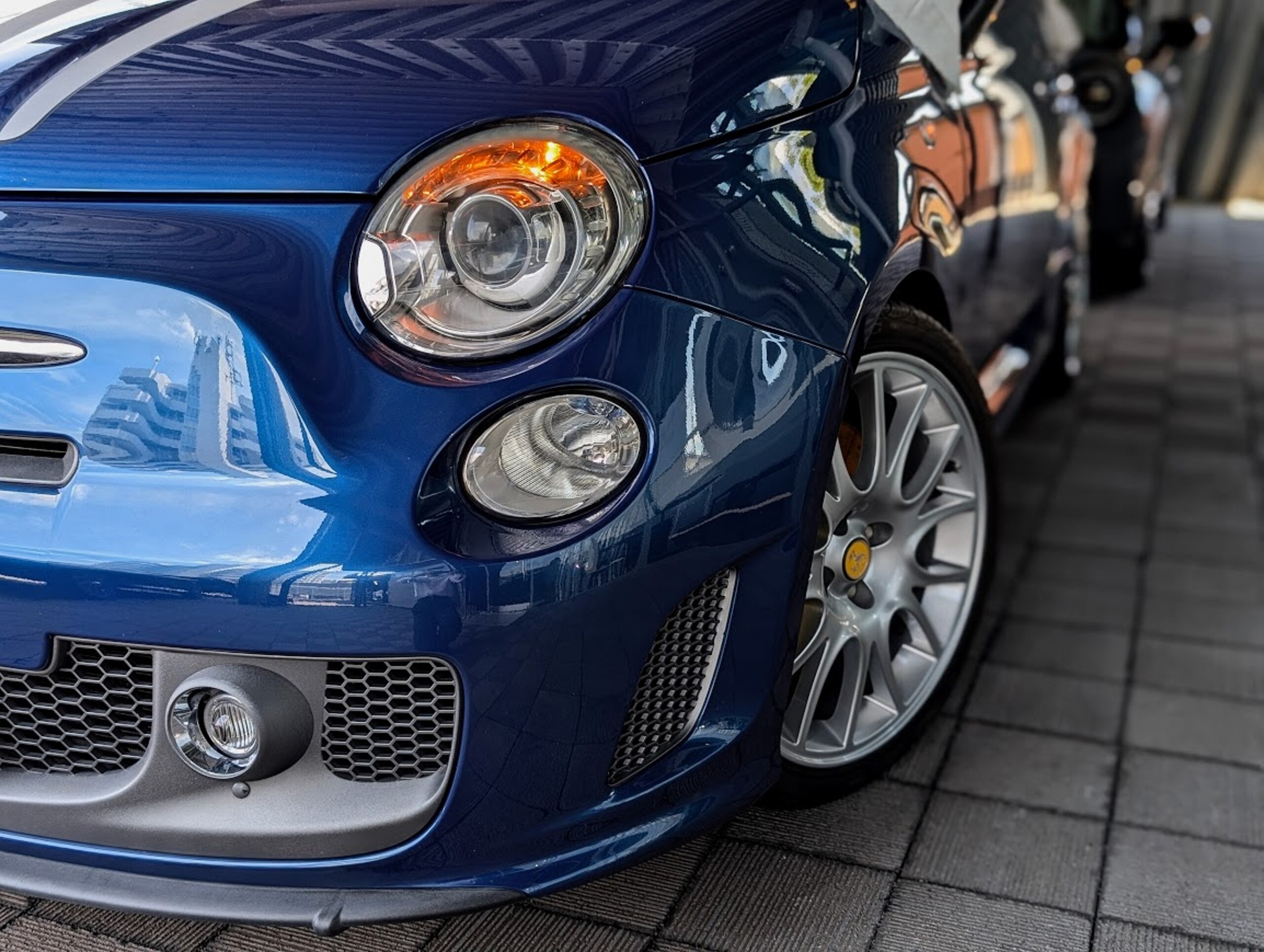 2011 Abarth 695 Tributo Ferrari — Photo 33 / 35