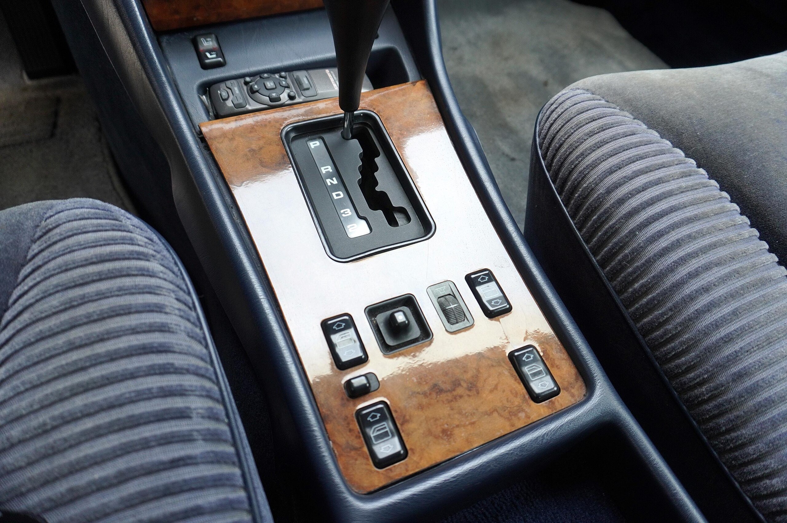 1987 Mercedes Benz 560SEL — Photo 11 / 14