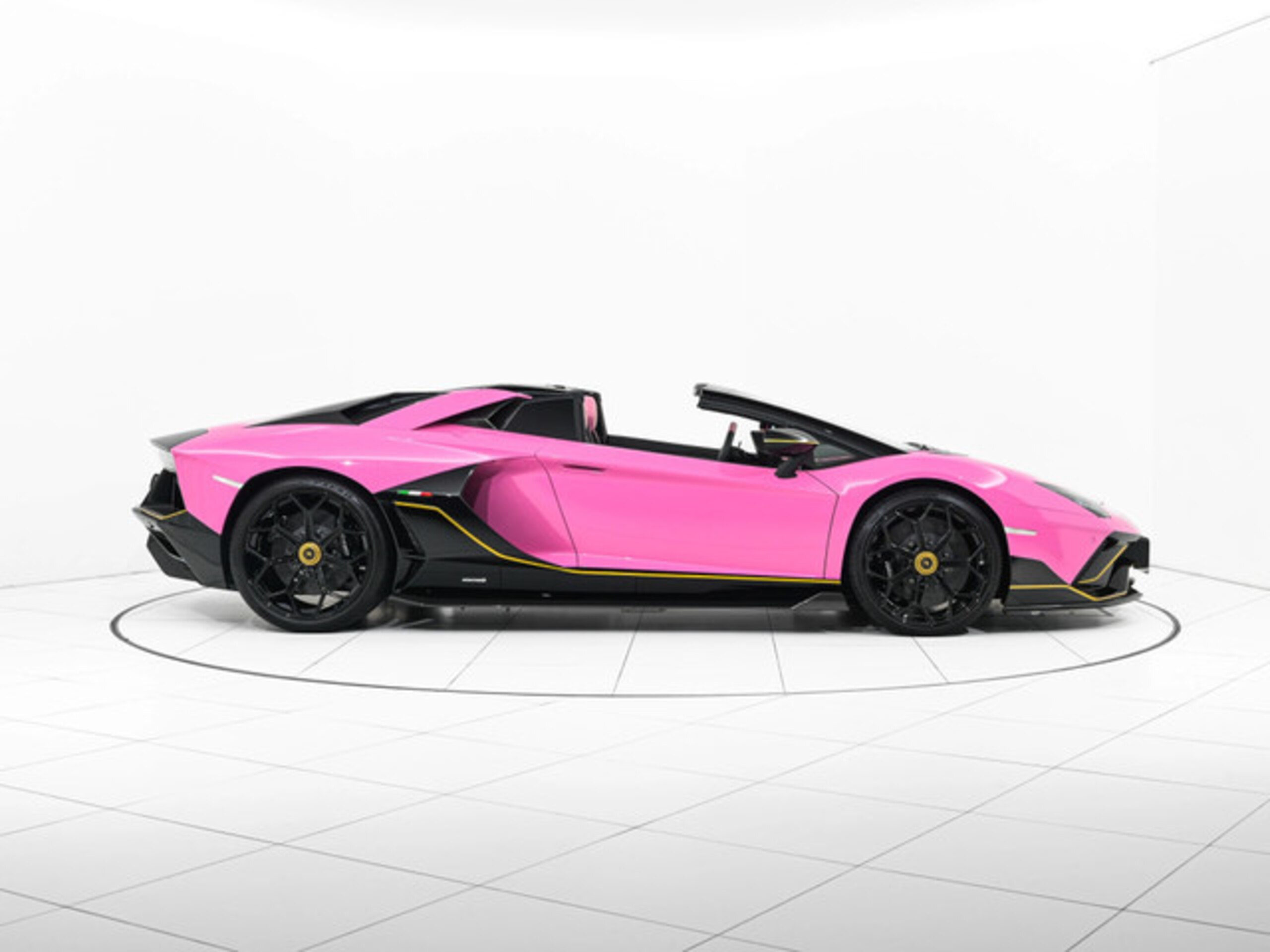 2022 Lamborghini Aventador Roadster LP780-4 Ultimae — Photo 9 / 25
