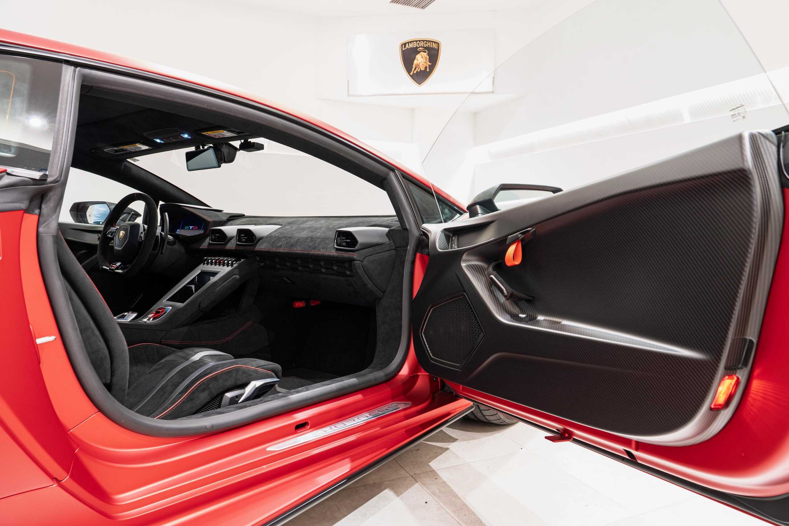 2022 Lamborghini Huracán STO — Photo 17 / 28