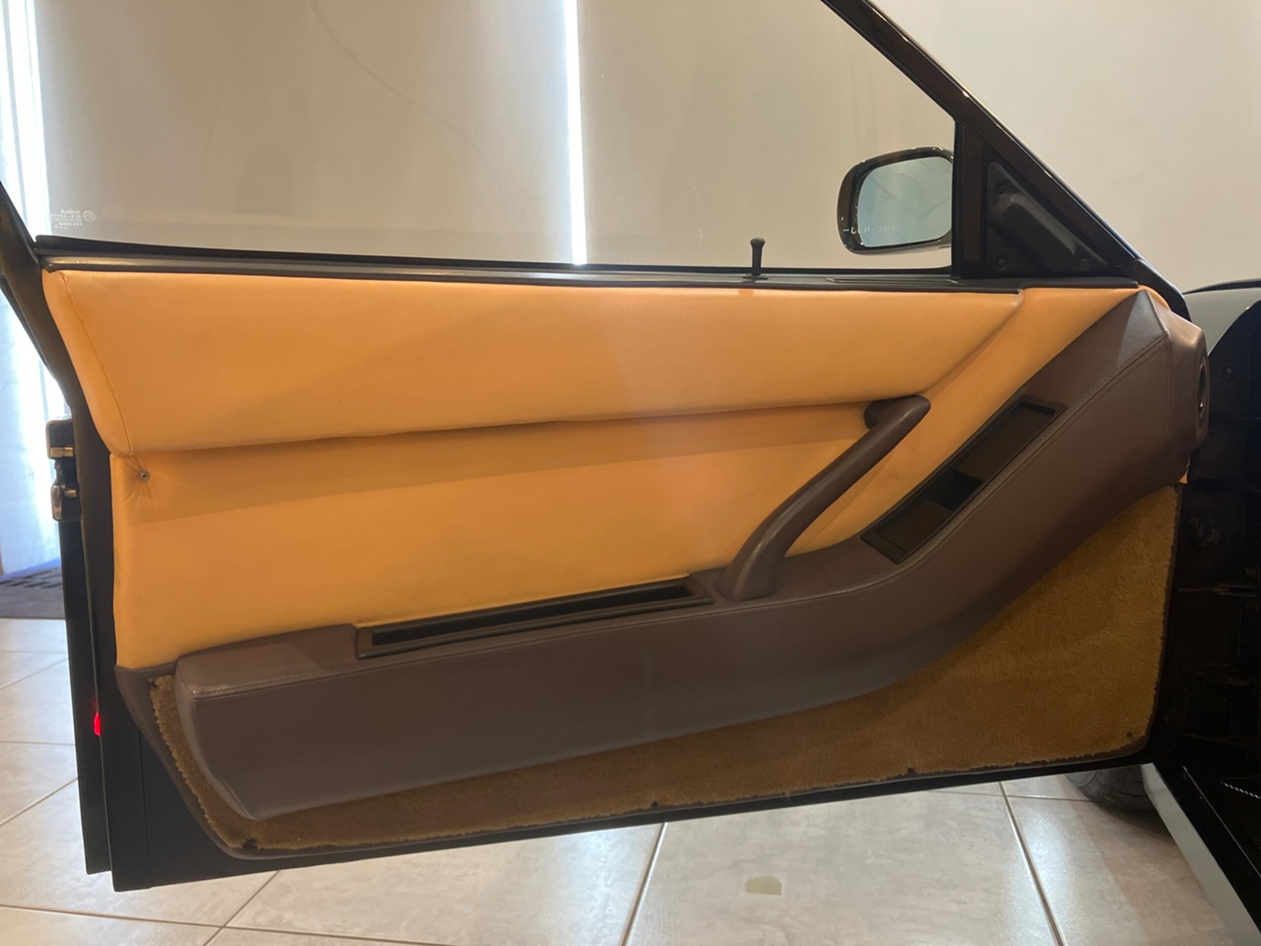 1988 Ferrari Testarossa — Photo 17 / 21