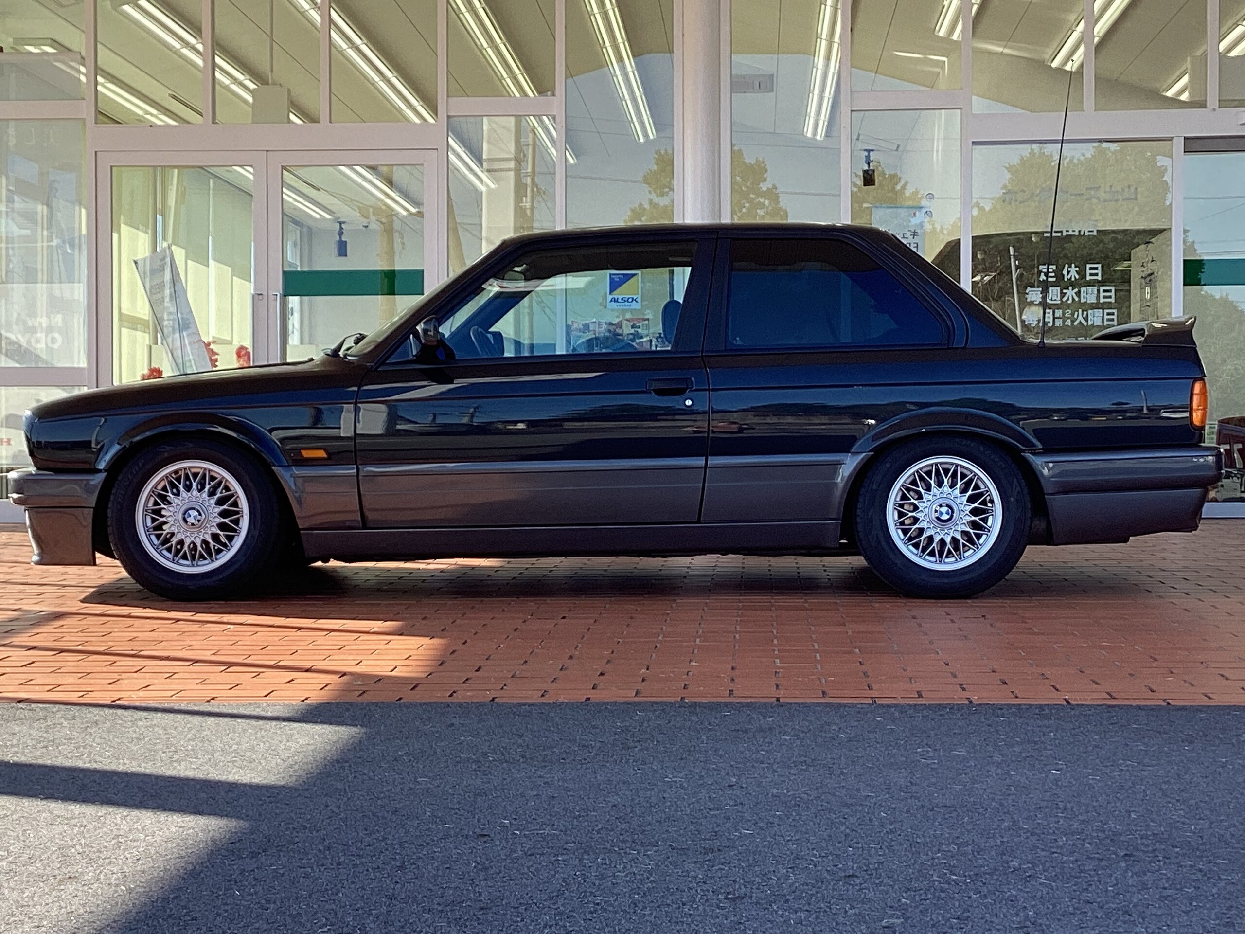 1990 BMW 325i Coupe — Photo 6 / 18