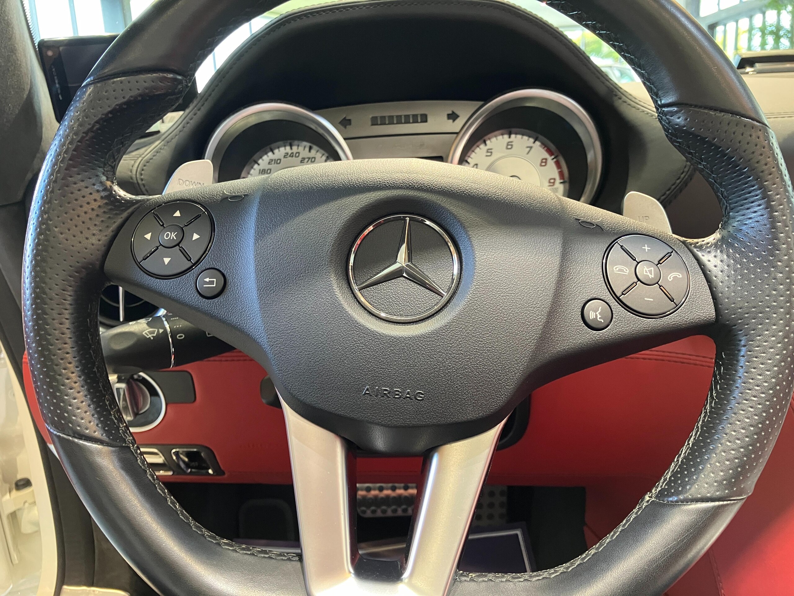 2011 Mercedes Benz SLS AMG Roadster — Photo 11 / 19