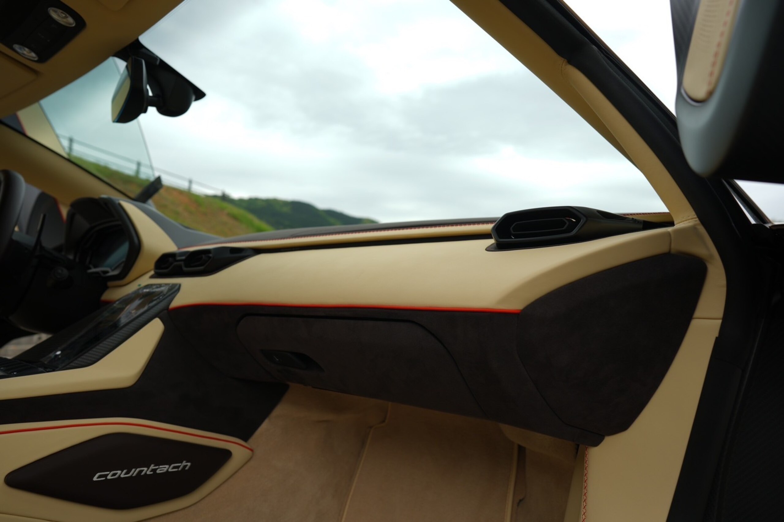 2022 Lamborghini Countach LPI 800-4 — Photo 24 / 28