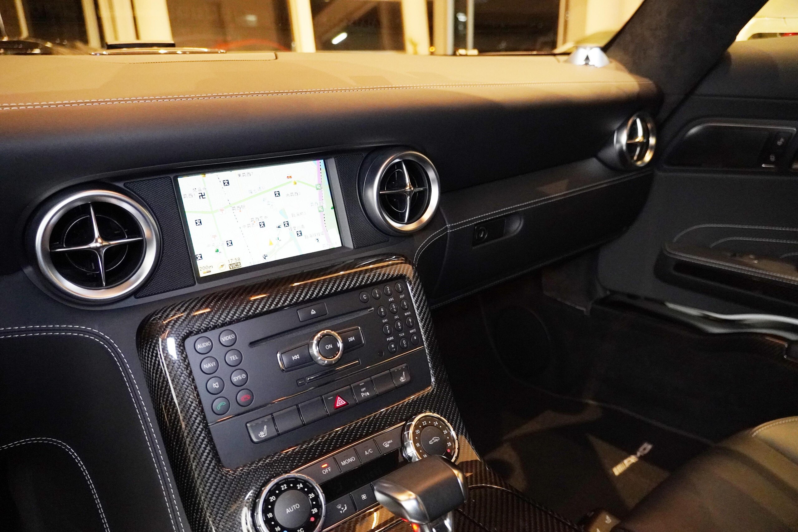 2010 Mercedes Benz SLS AMG — Photo 10 / 19