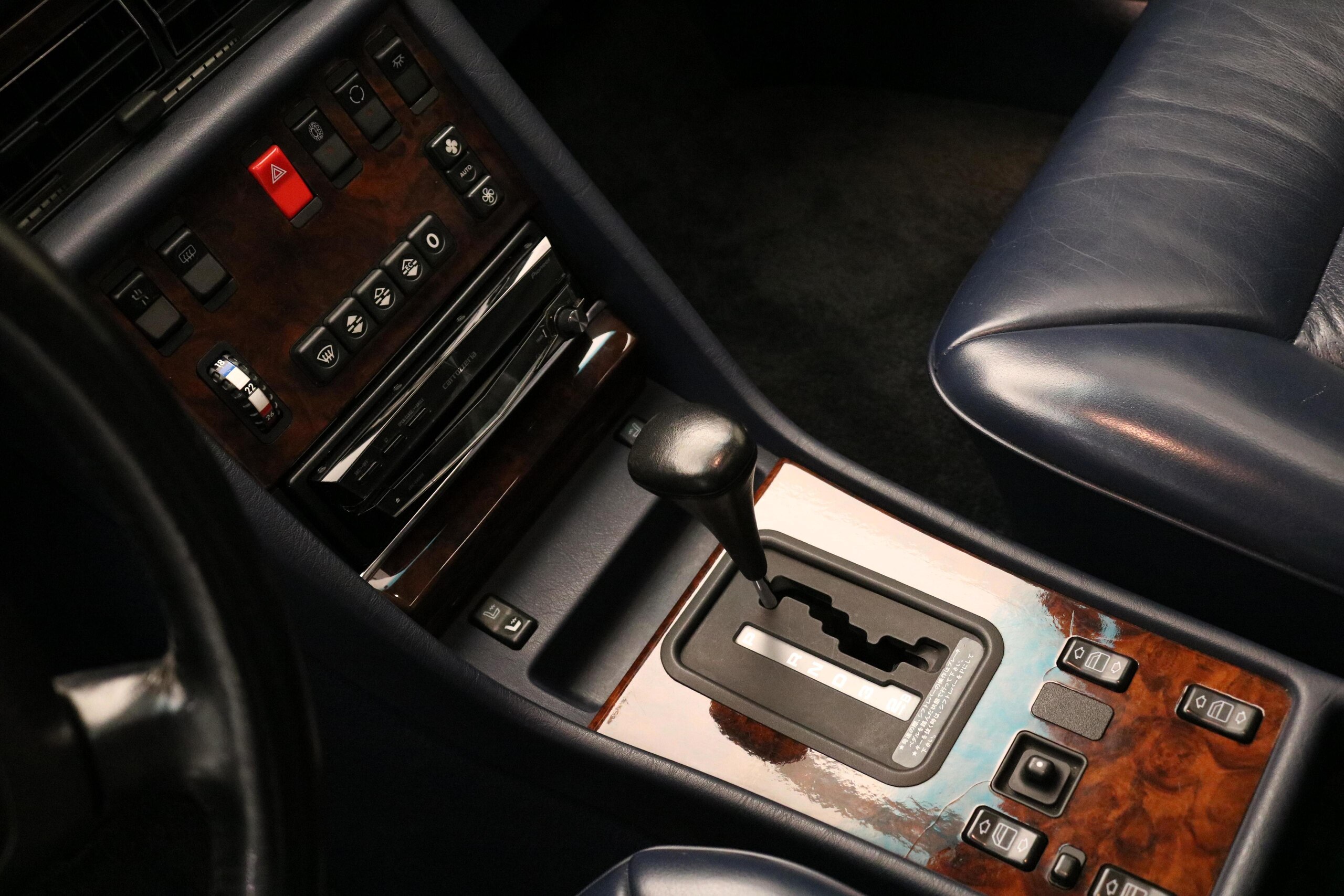 1990 Mercedes Benz 560SEL — Photo 8 / 15